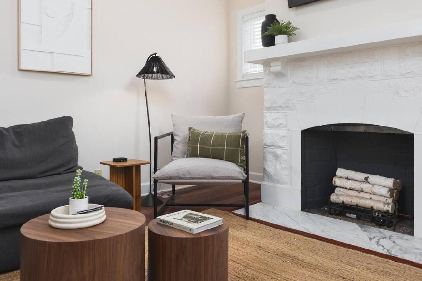 Platinum On Music Row Renovated And Near Downtown Apartment