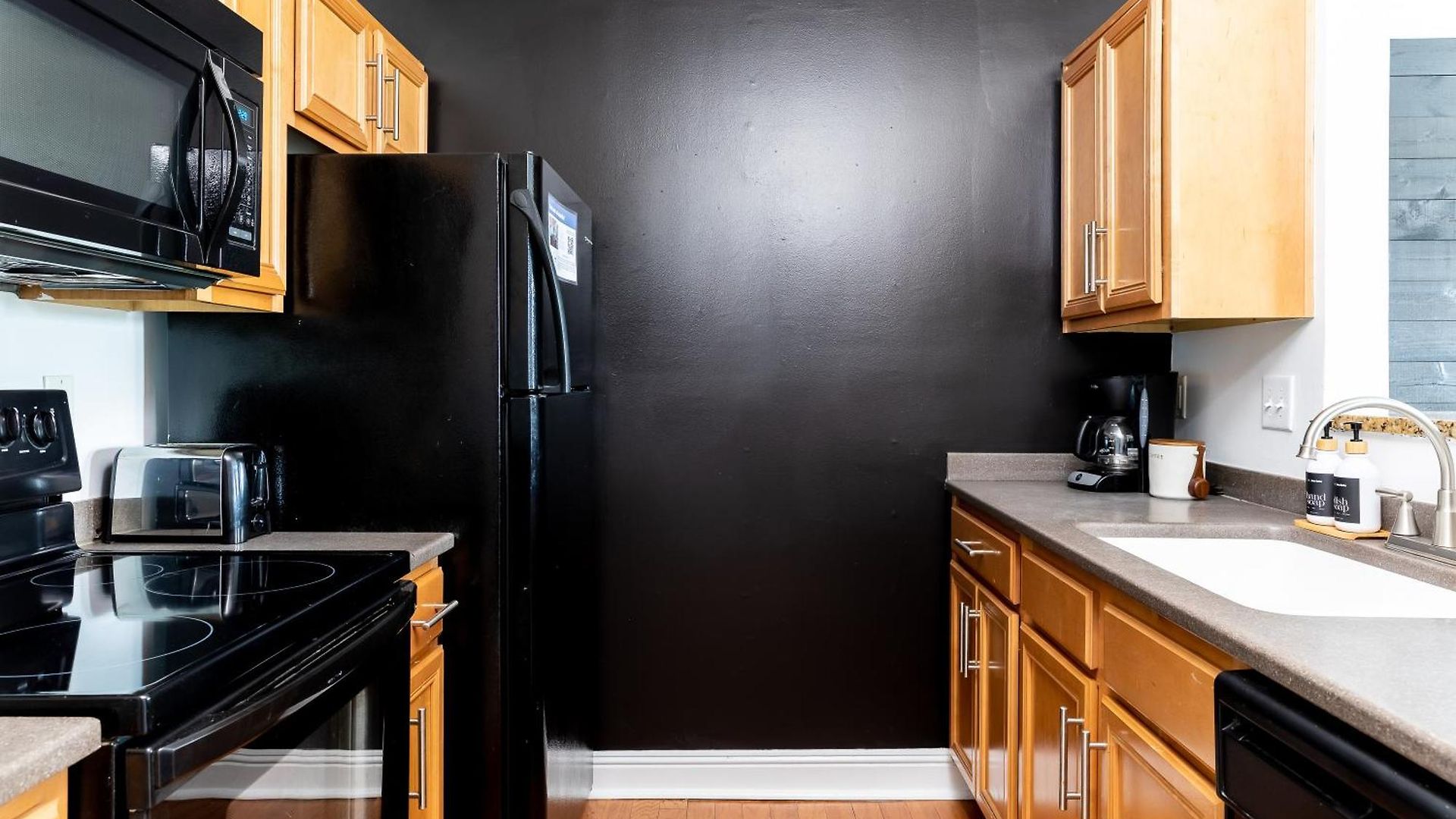 Walk To Downtown Broadway With Pool, Parking And Patio * Nashville