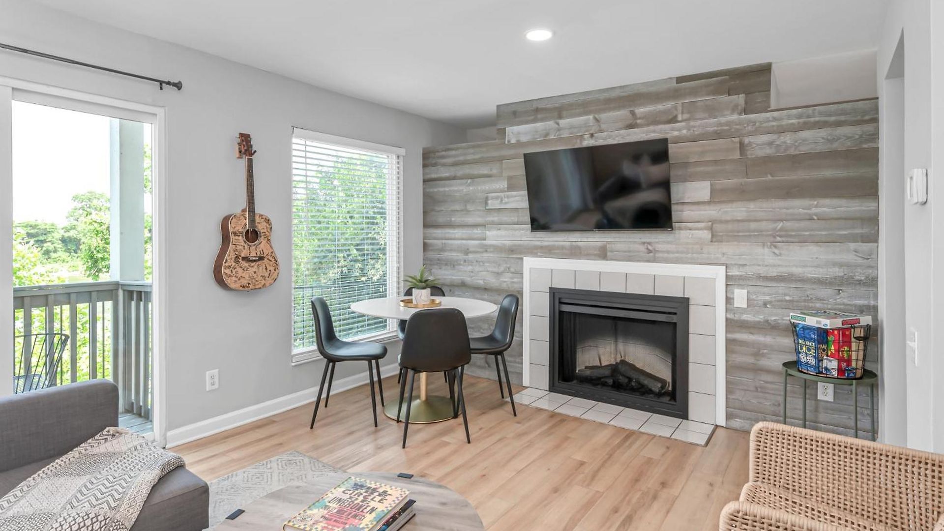 Oasis Walk To Broadway With Pool, Parking, Gym And Patio Apartment Nashville