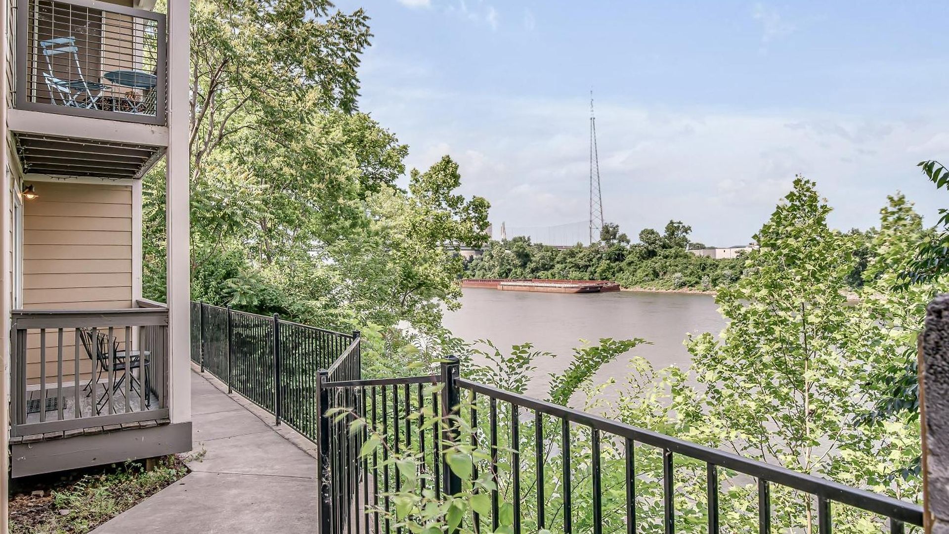Oasis Walk To Broadway With Pool, Parking, Gym And Patio * Nashville