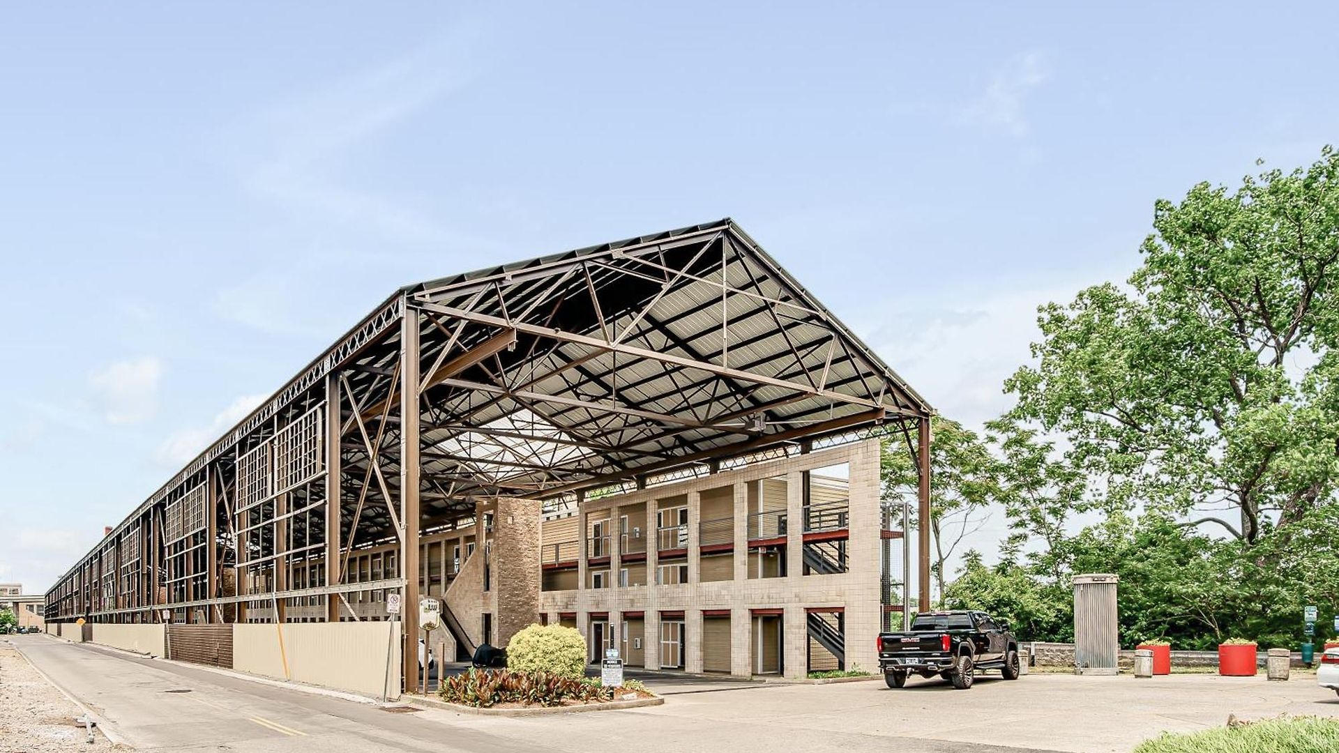 Apartment Oasis Walk To Broadway With Pool, Parking, Gym And Patio Nashville