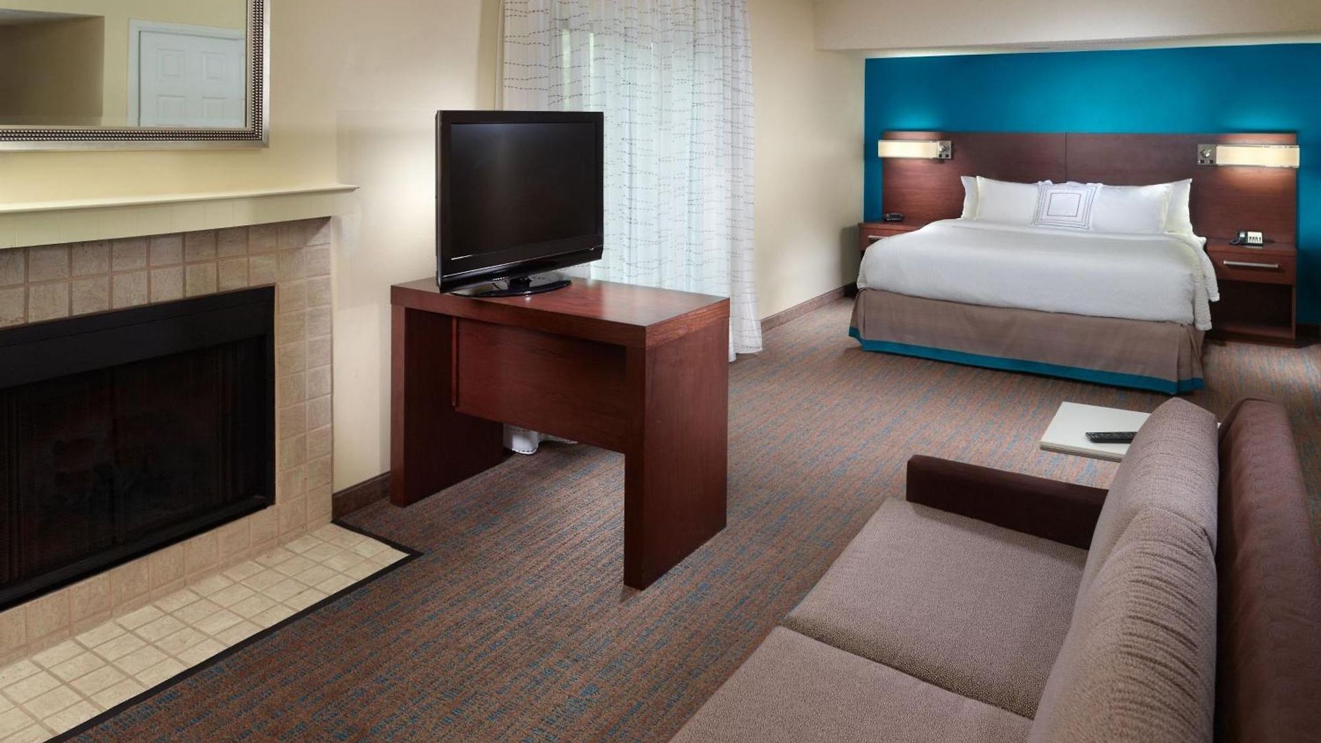 Hotel By Marriott Airport 3*