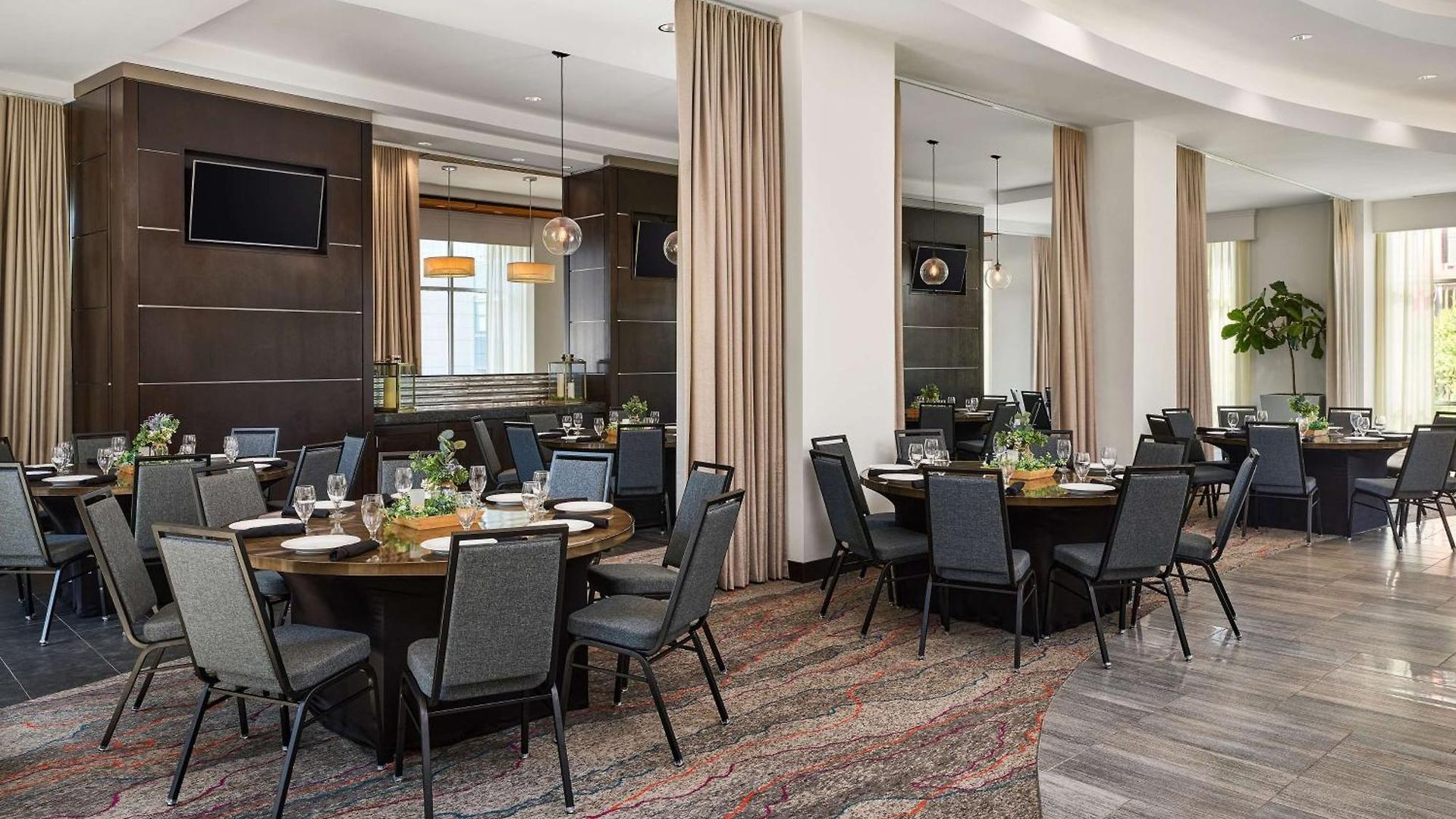 Hotel Hilton Garden Downtown Convention Center 3*