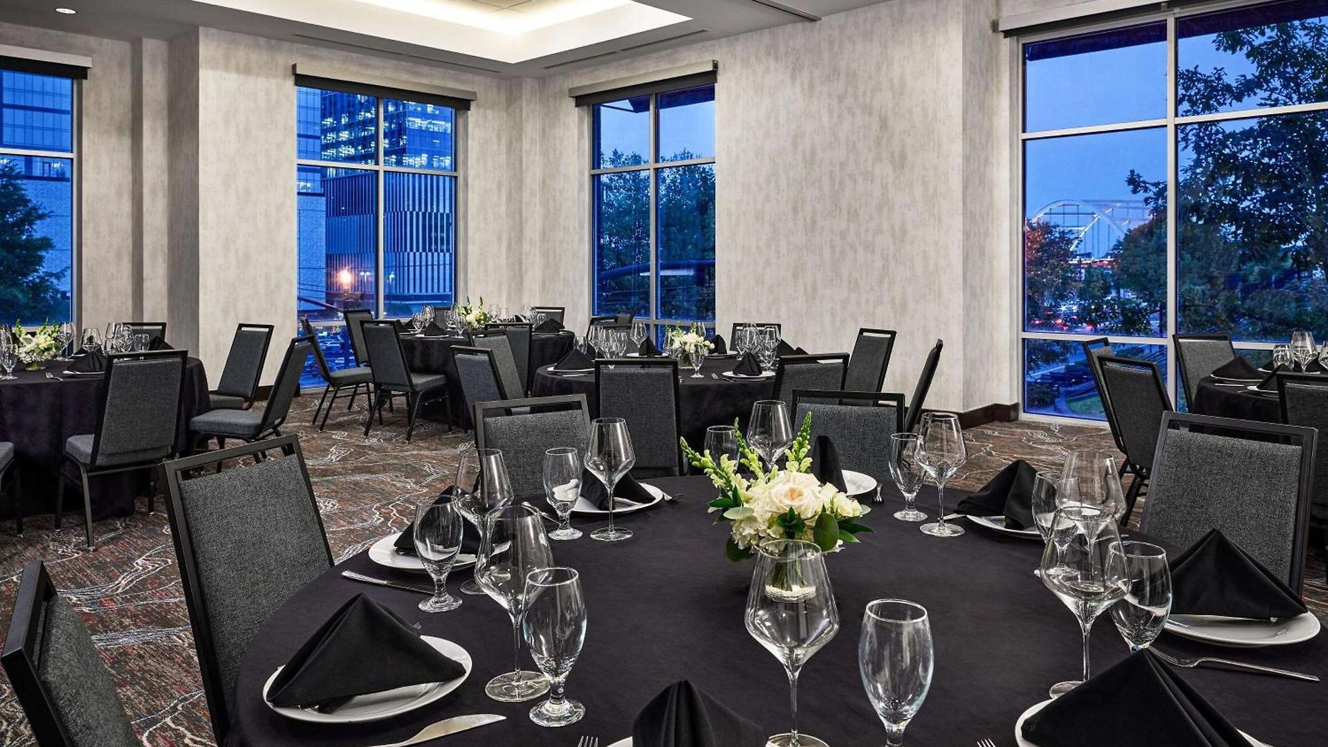 Hilton Garden Downtown Convention Center Hotel Nashville