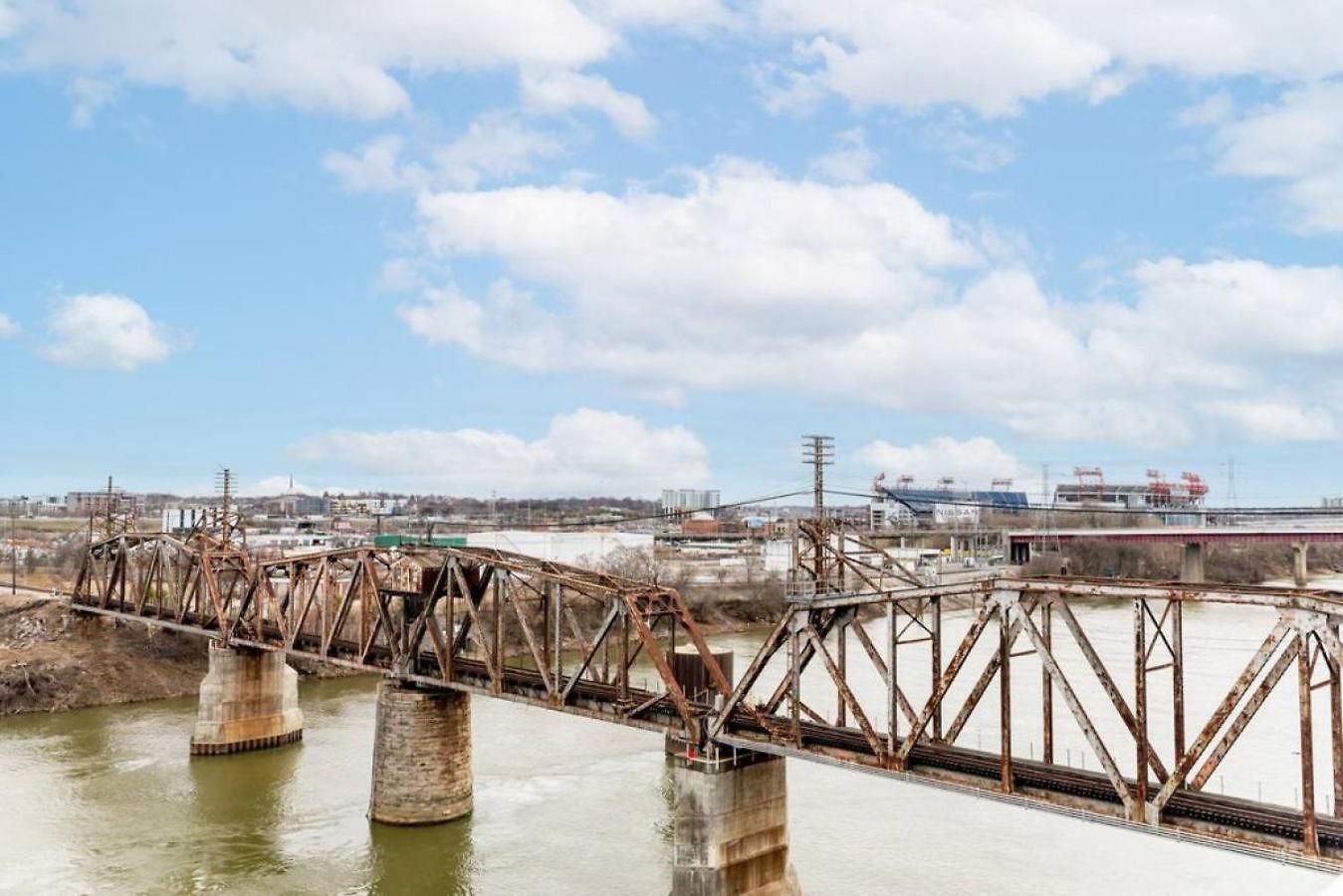 Apartment Stunning River View Walk To Downtown Rooftop Patio *