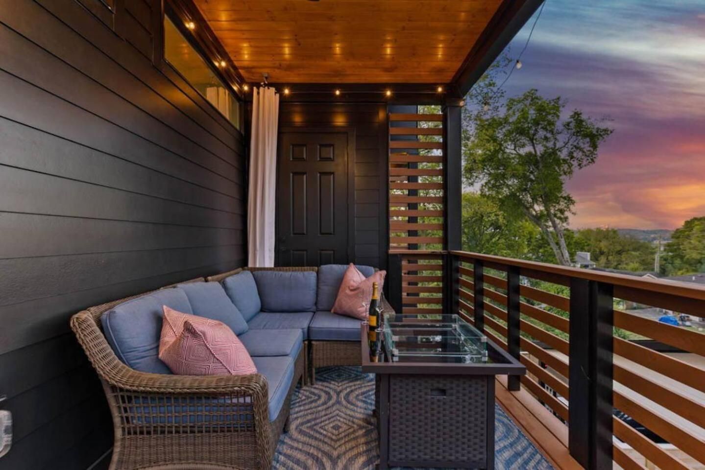 Luxurious 4bd Sleeps 12 Minutes To Downtown With Parking Holiday home Nashville