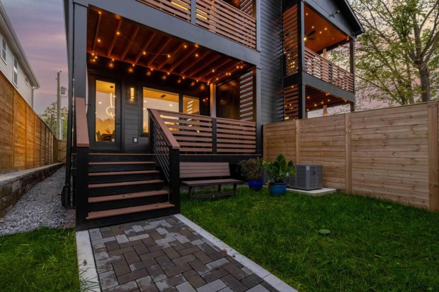 Holiday home Luxurious 4bd Sleeps 12 Minutes To Downtown With Parking *