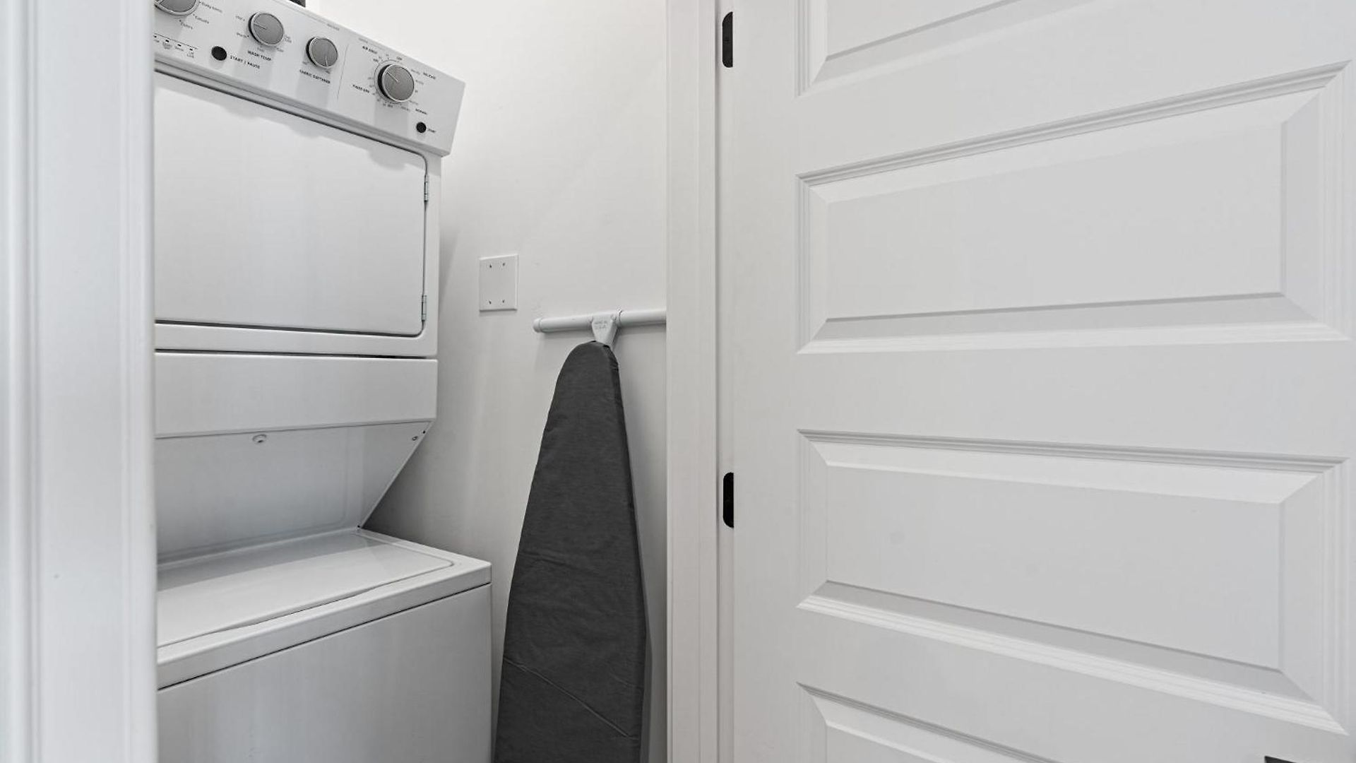 Tranquil Haven Close To Broadway With Free Parking Apartment *