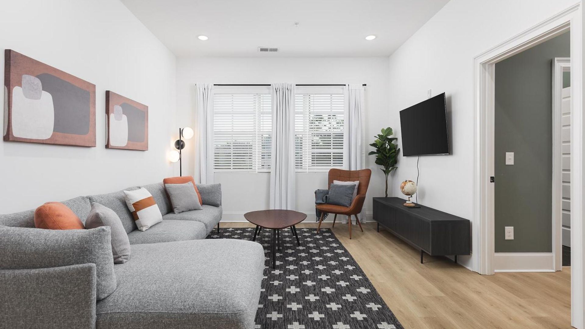 Chic And Cozy Designer 3 Miles To Downtown *