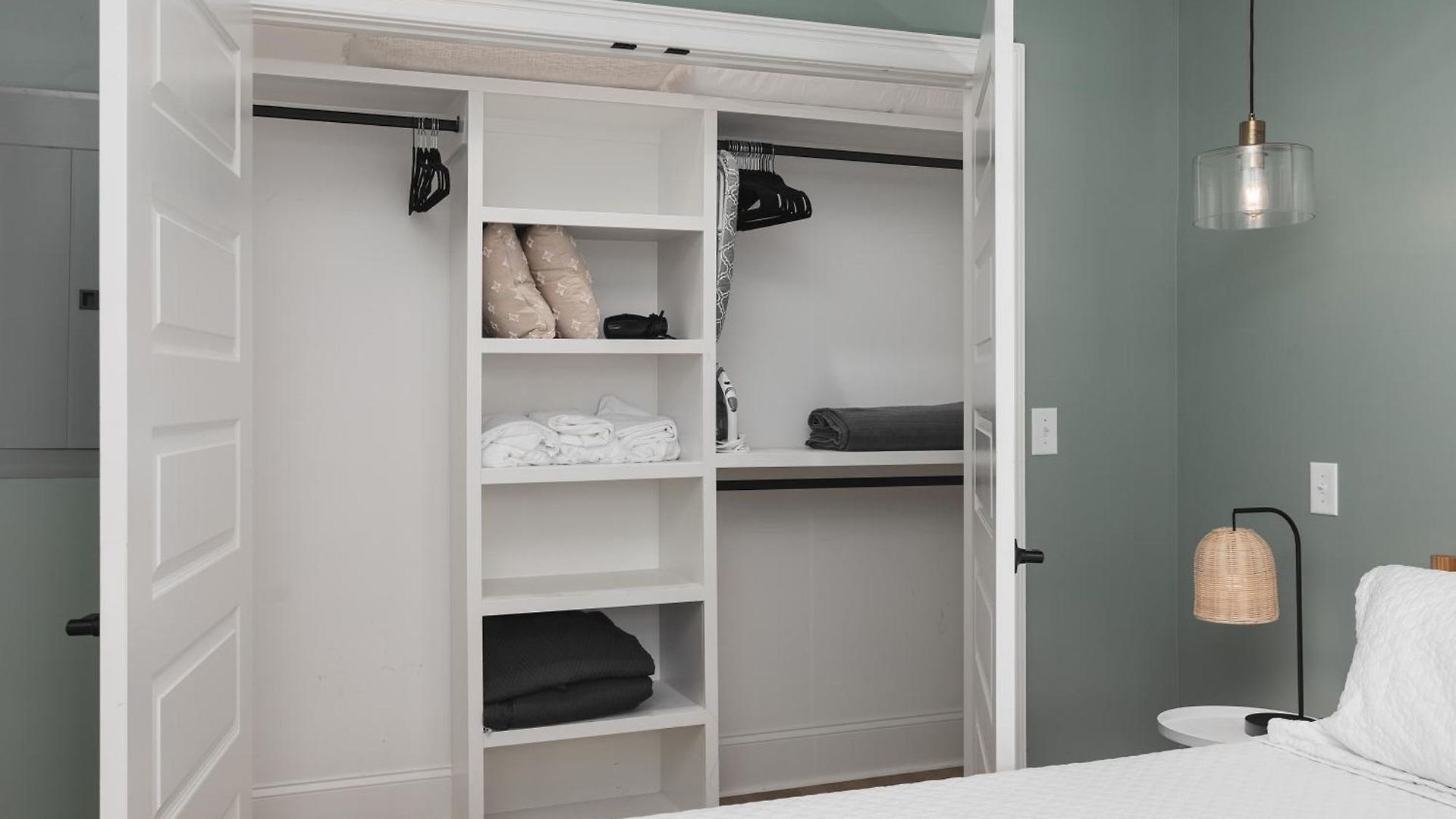 Chic And Cozy Designer 3 Miles To Downtown