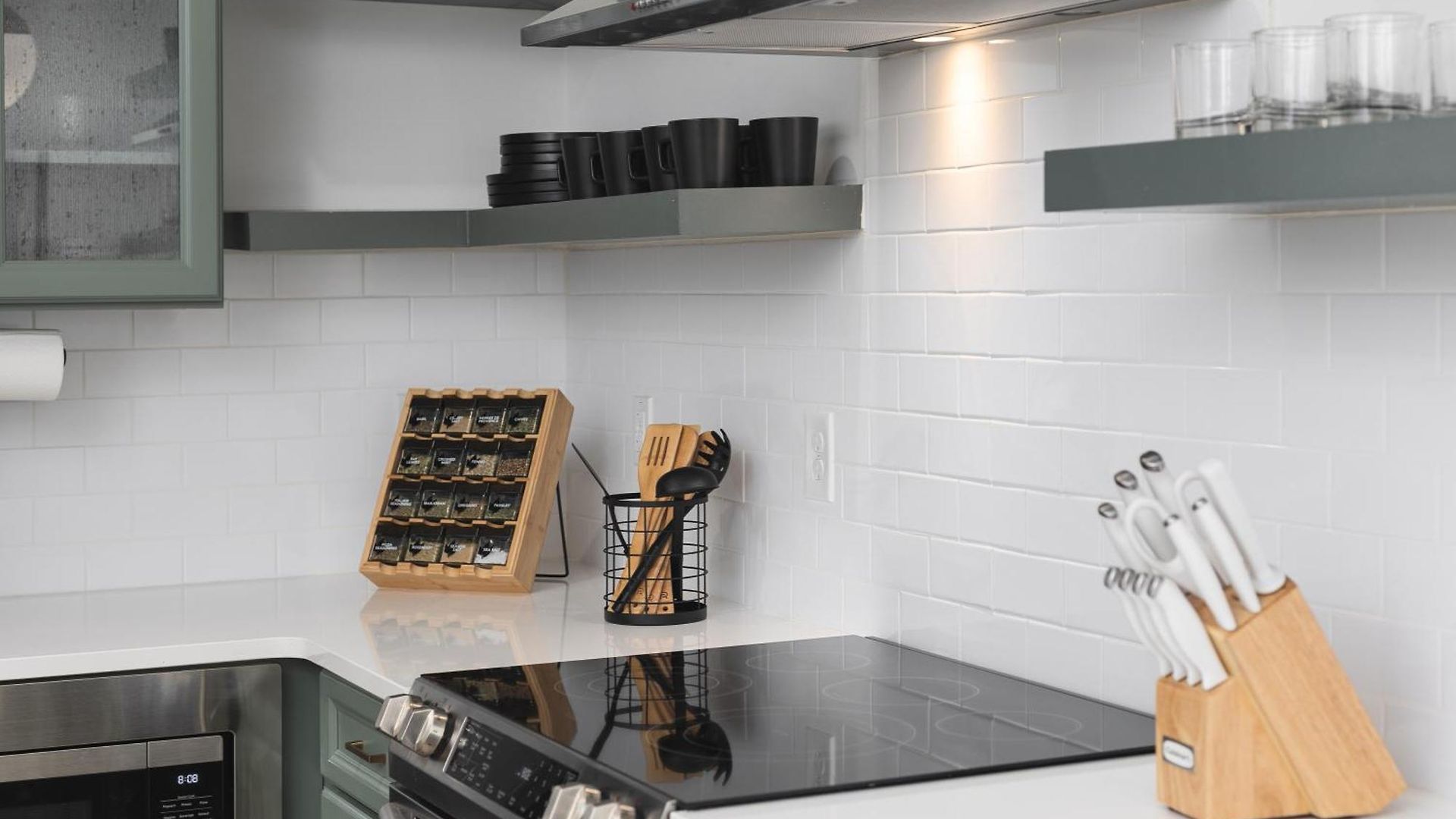 Chic And Cozy Designer 3 Miles To Downtown Apartment *