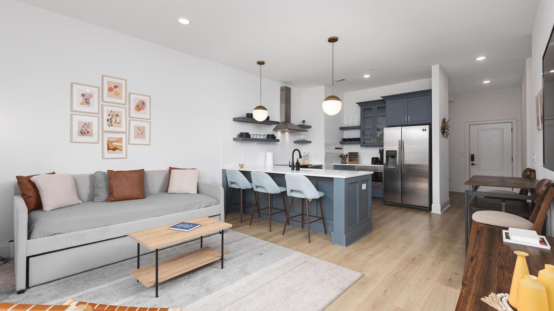 Apartment Stunning Spacious Near Restaurants & Coffee