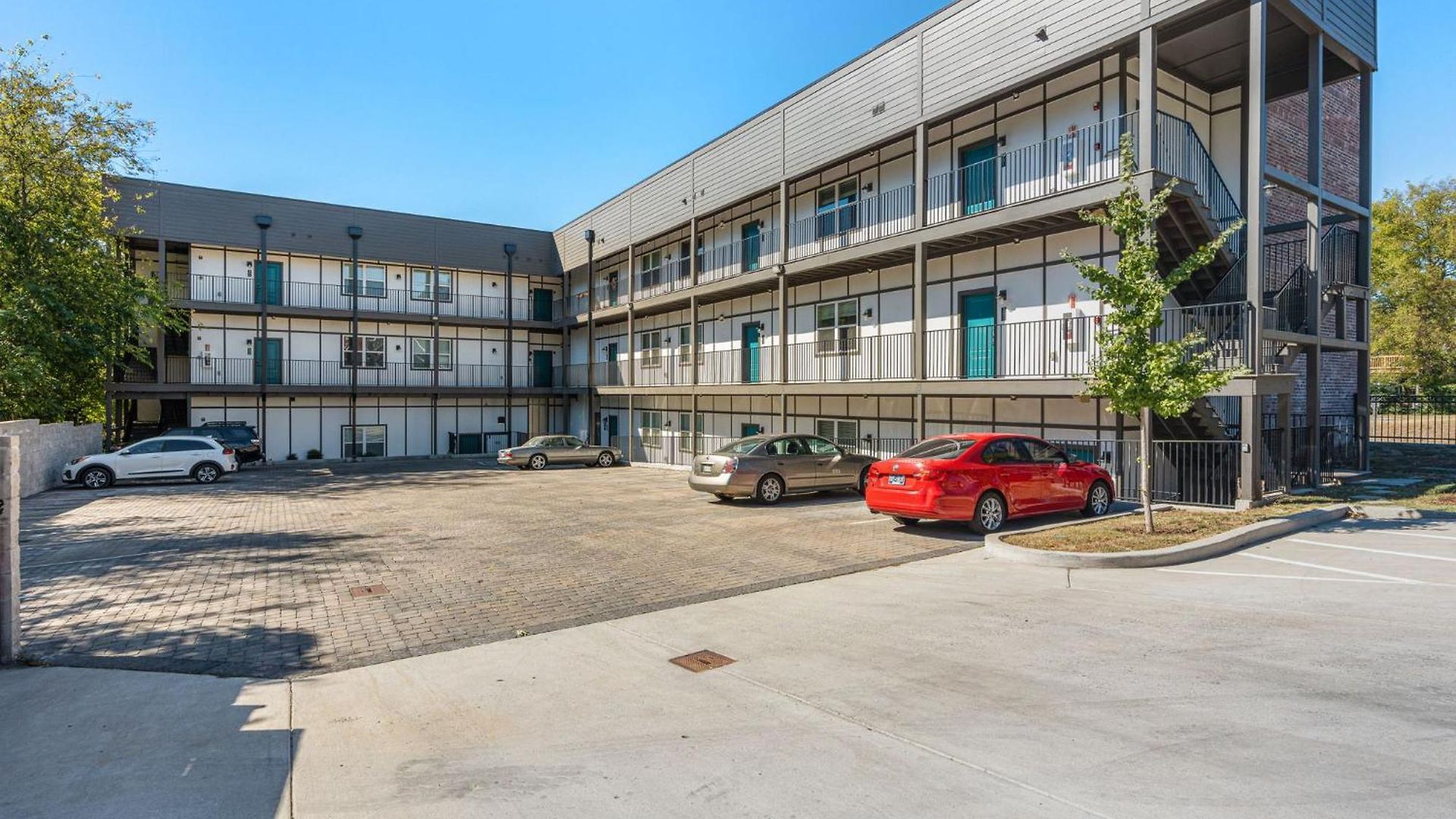 Chic East With Free Parking 3 Mi To Broadway *