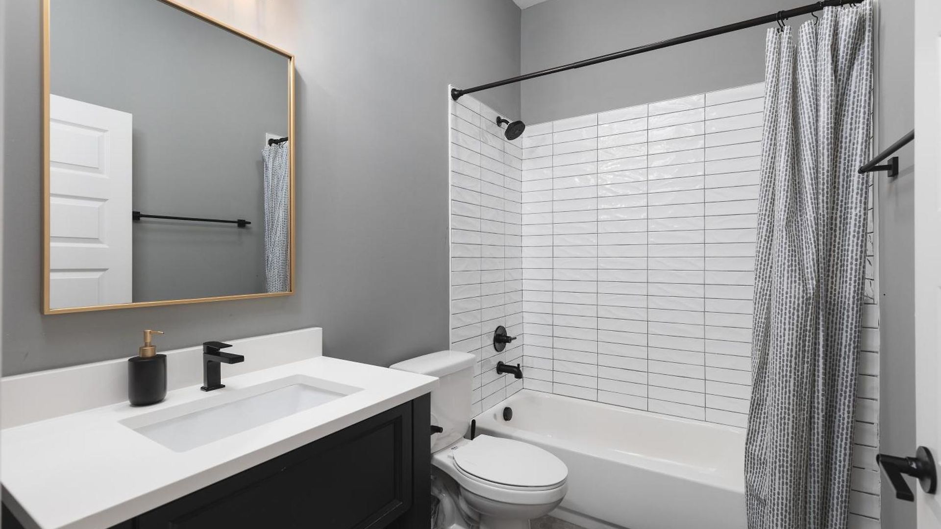 Chic East With Free Parking 3 Mi To Broadway Apartment *