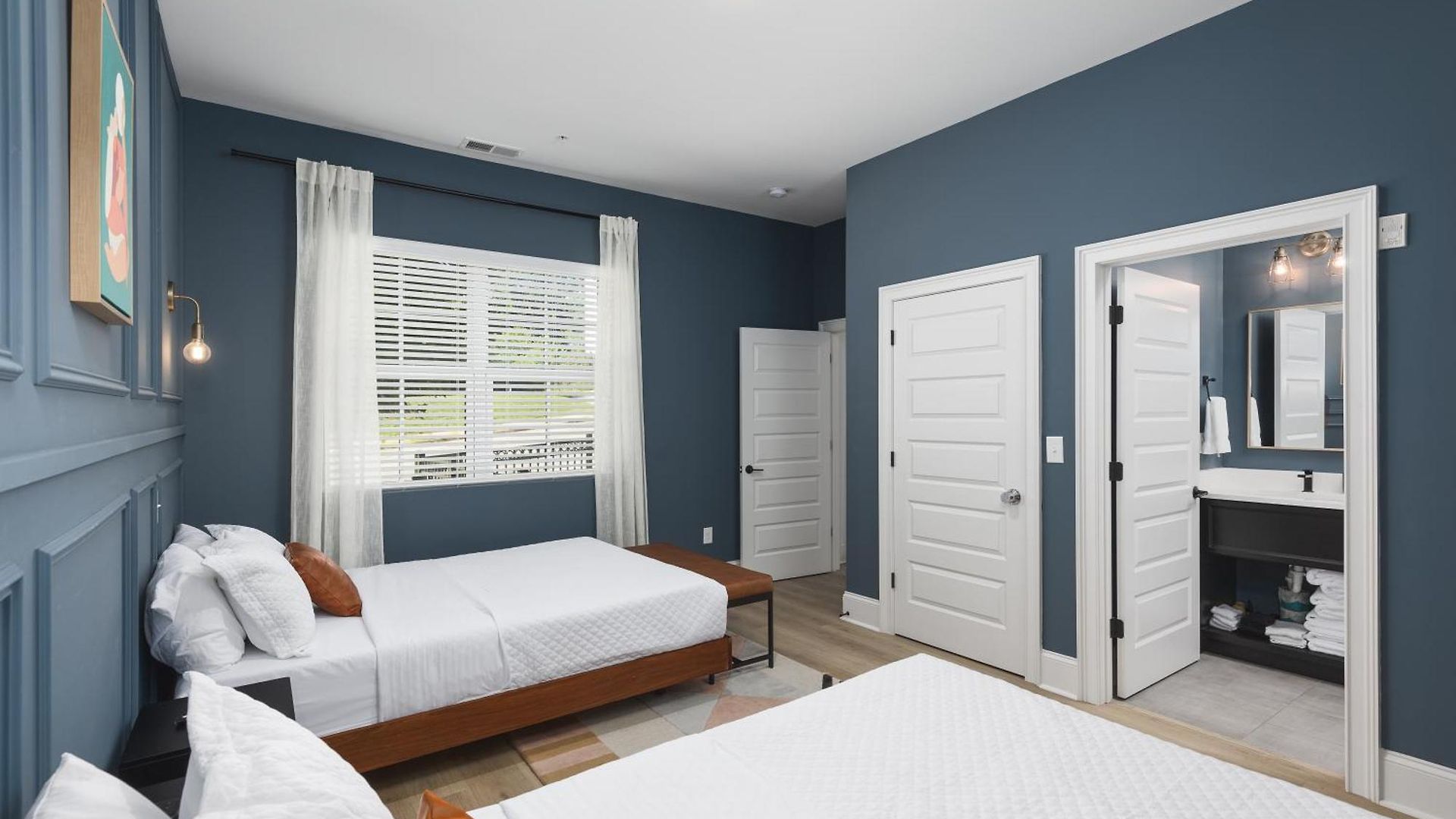 Apartment Chic East With Free Parking 3 Mi To Broadway *