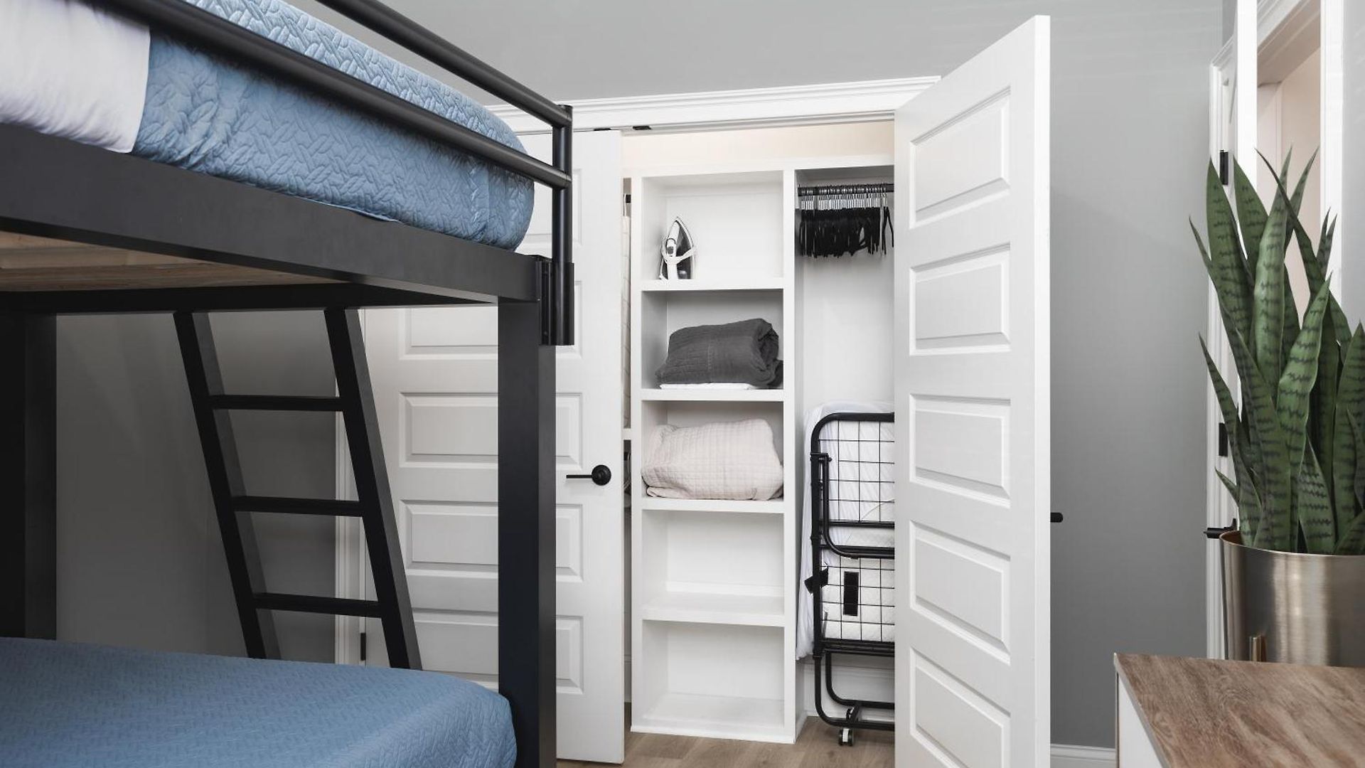Chic East With Free Parking 3 Mi To Broadway *