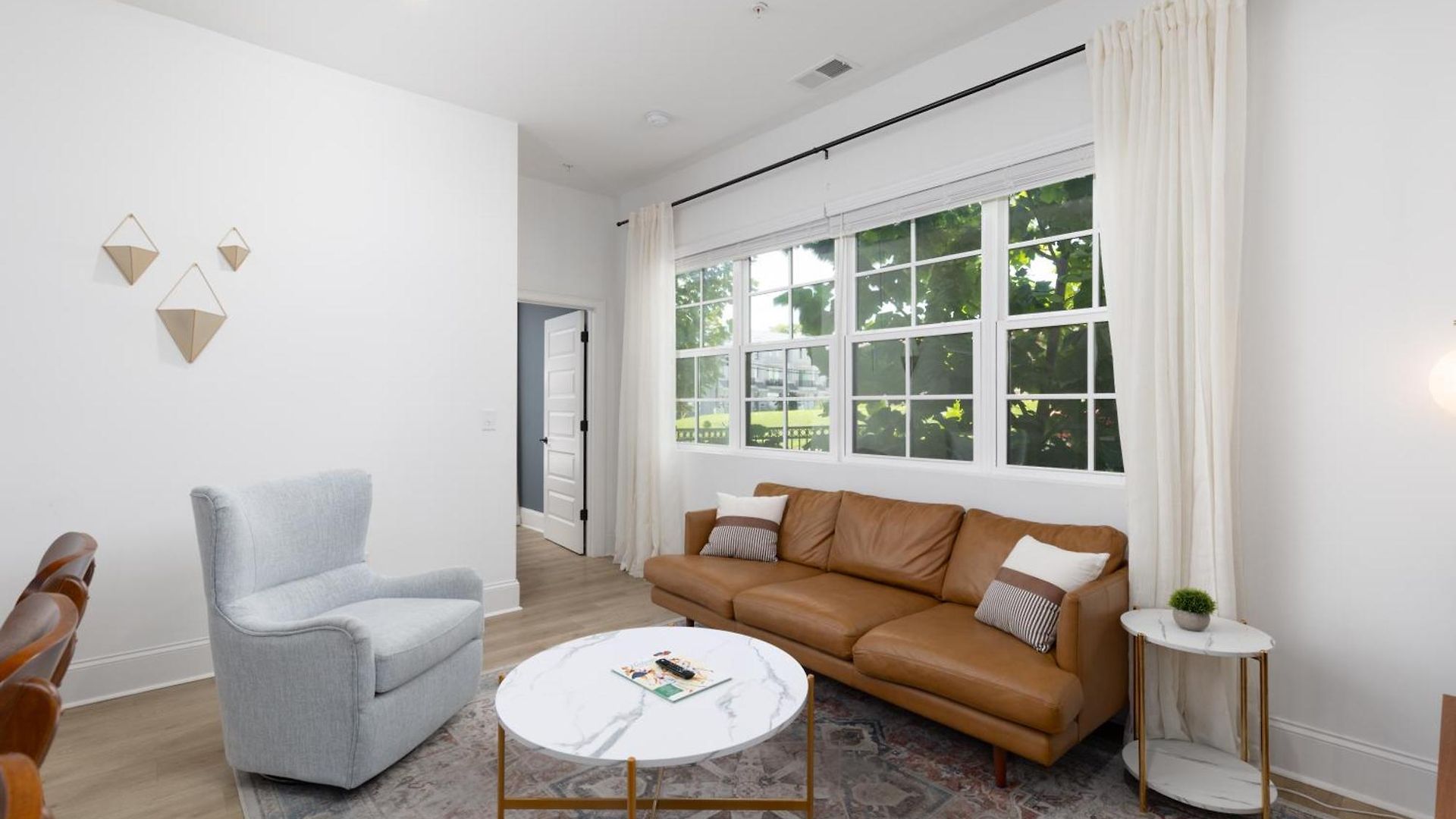 Chic East With Free Parking 3 Mi To Broadway Apartment *