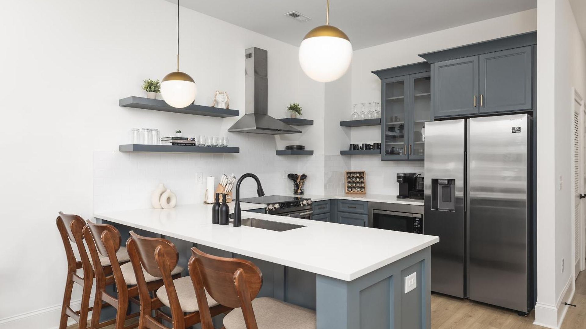 Chic East With Free Parking 3 Mi To Broadway