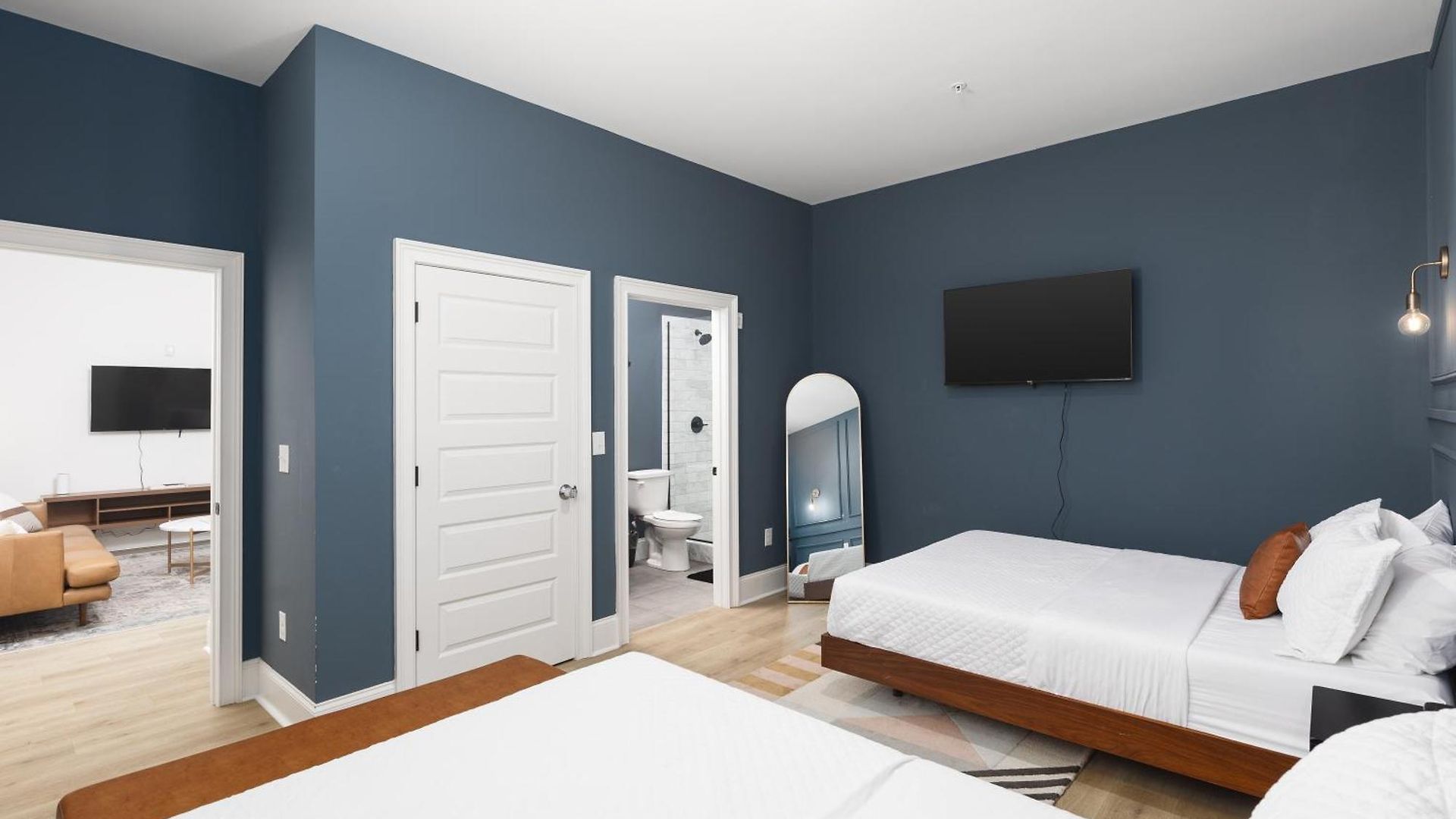 Chic East With Free Parking 3 Mi To Broadway Apartment *