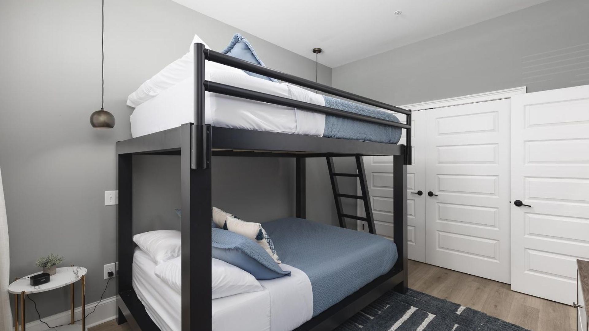 Chic East With Free Parking 3 Mi To Broadway Nashville