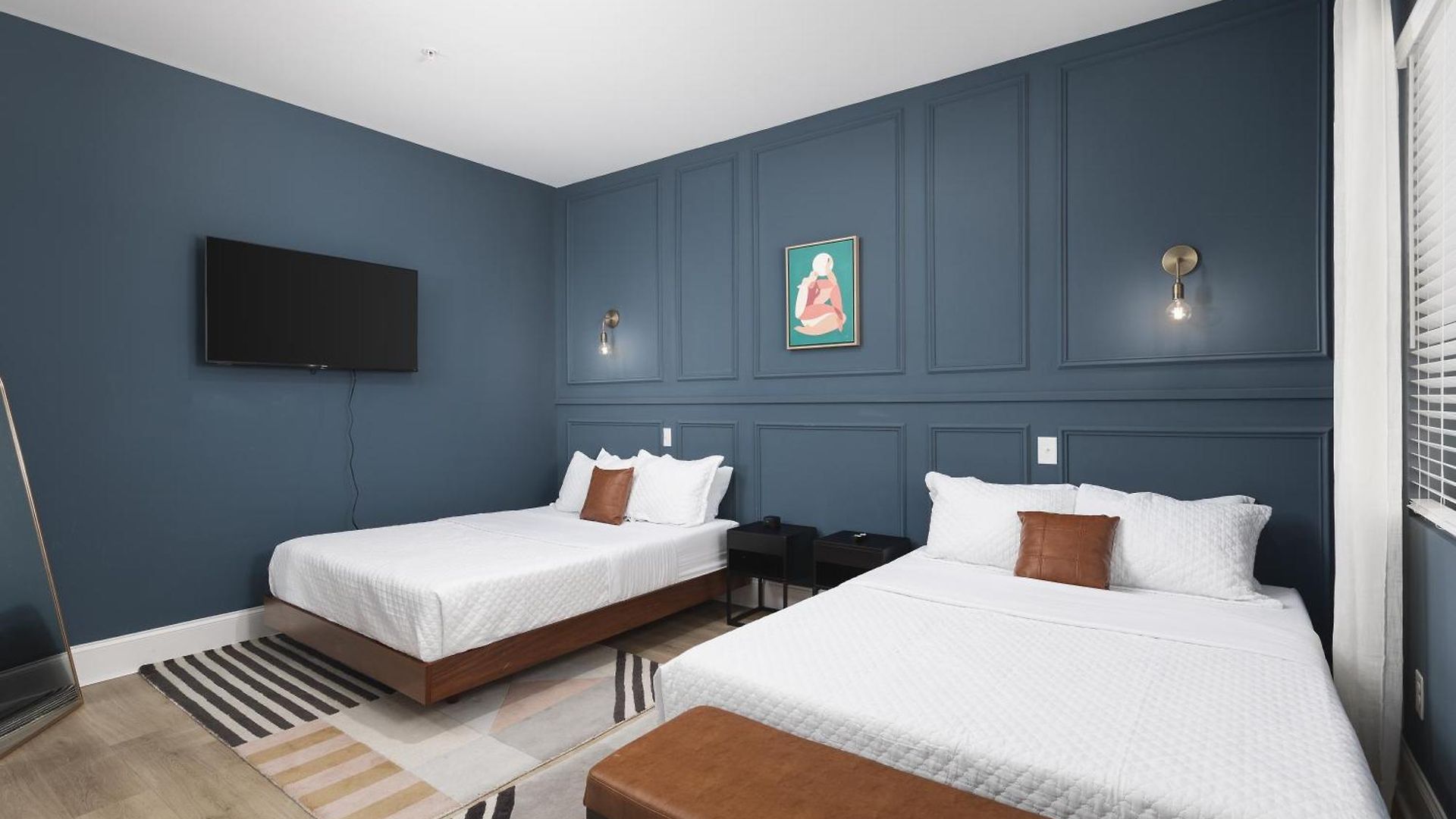 Chic East With Free Parking 3 Mi To Broadway *