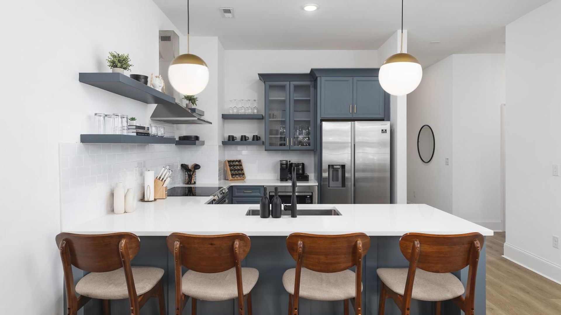 Apartment Chic East With Free Parking 3 Mi To Broadway *
