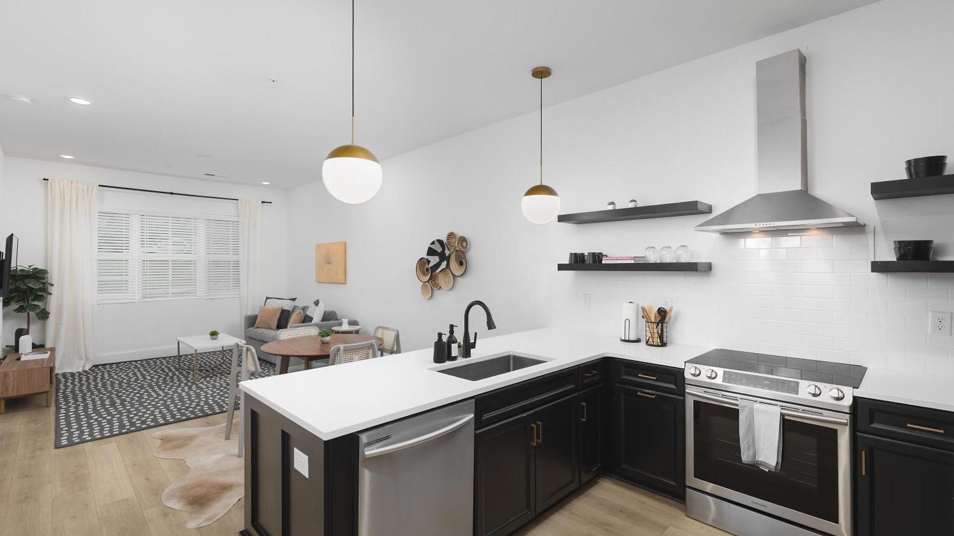Near Downtown Broadway & Stadium With Free Parking Apartment Nashville