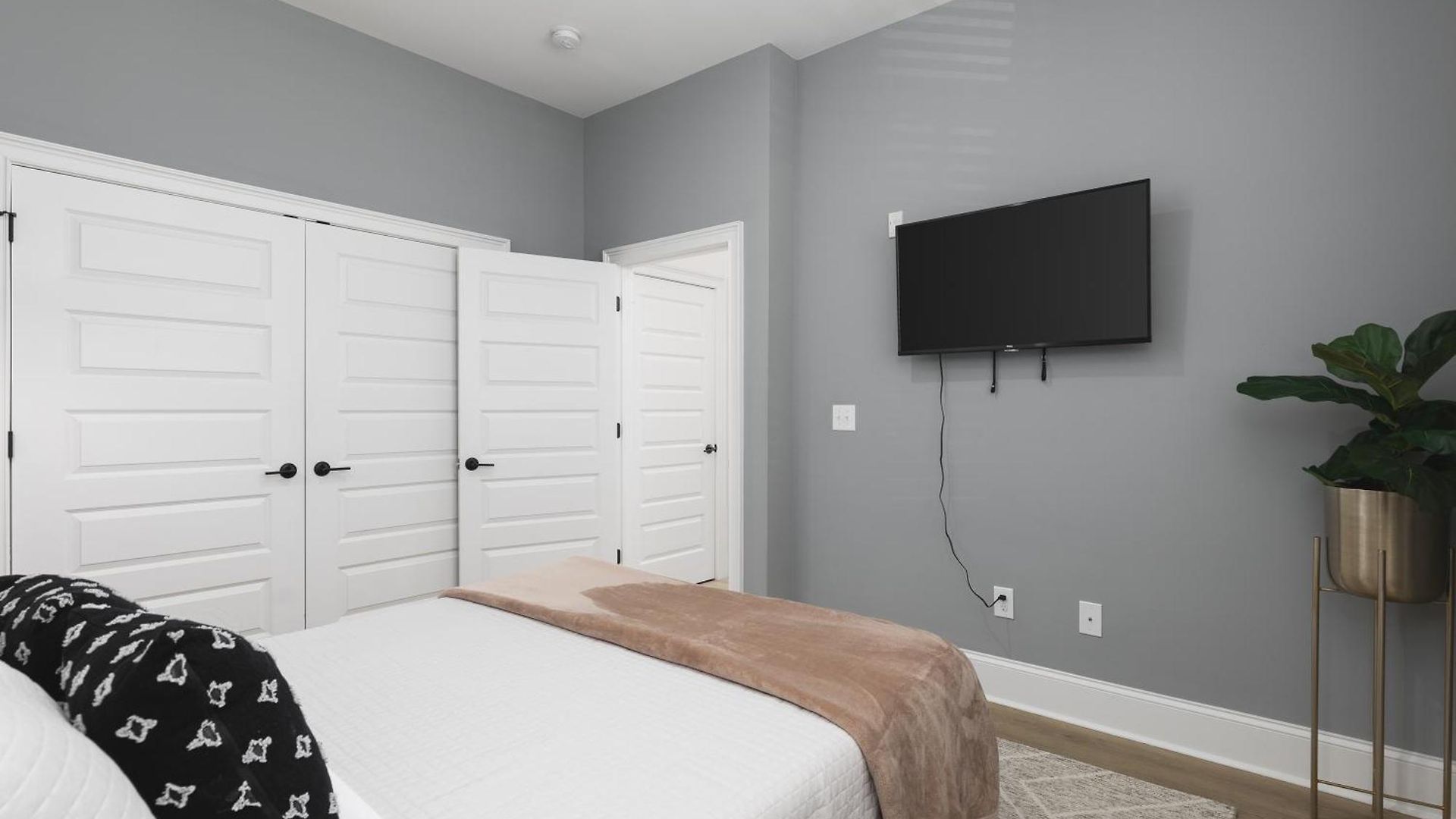Near Downtown Broadway & Stadium With Free Parking