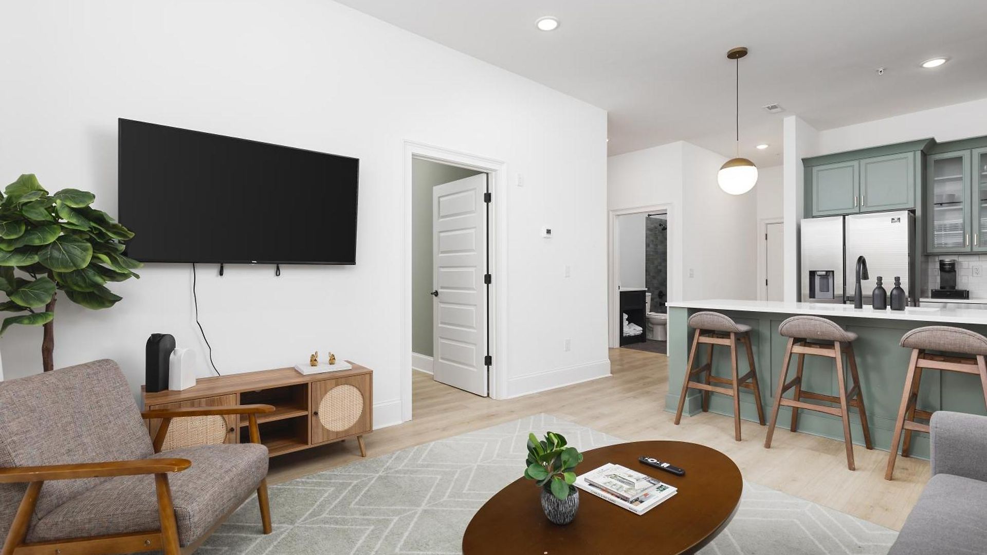Luxury Design Condo, Close To Downtown Broadway & Coffee Apartment *