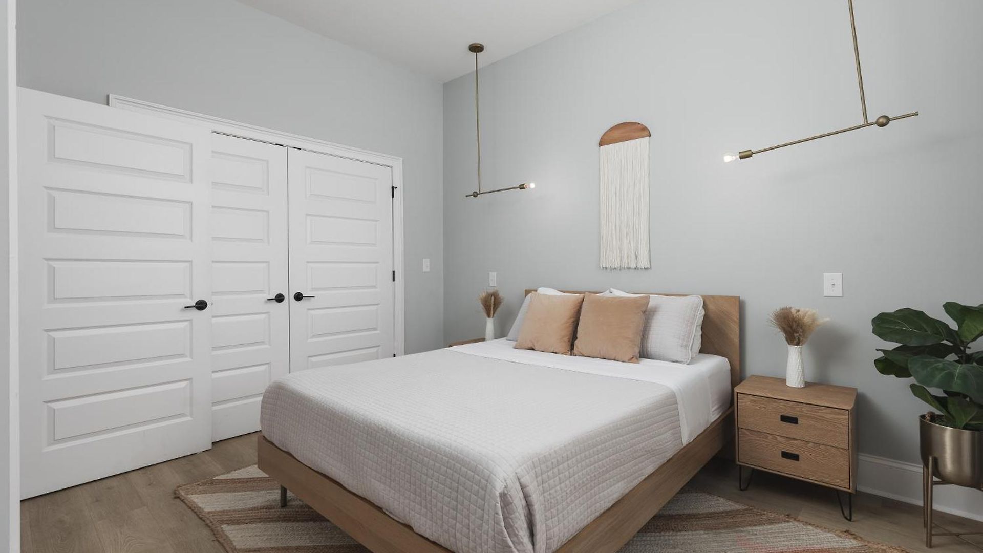 Luxury Design Condo, Close To Downtown Broadway & Coffee Nashville