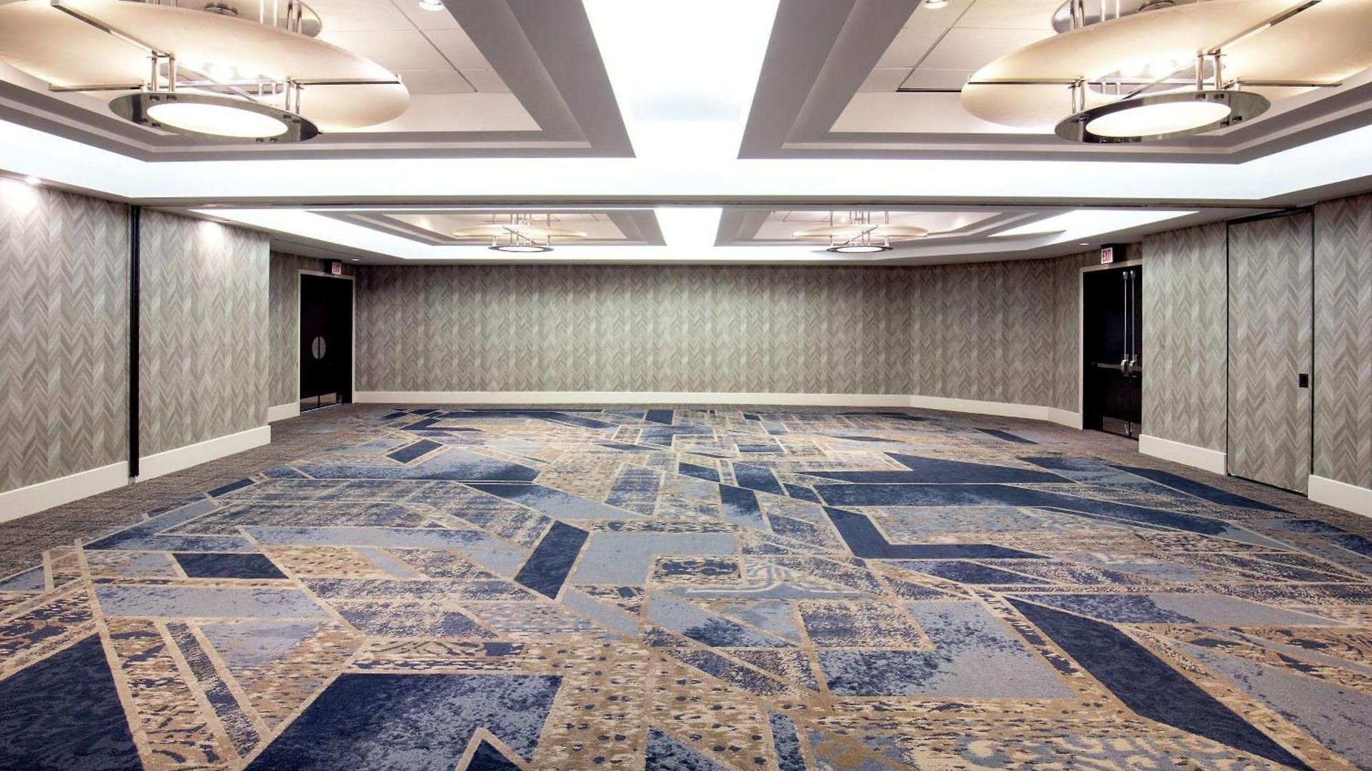 Doubletree By Hilton Downtown 4*