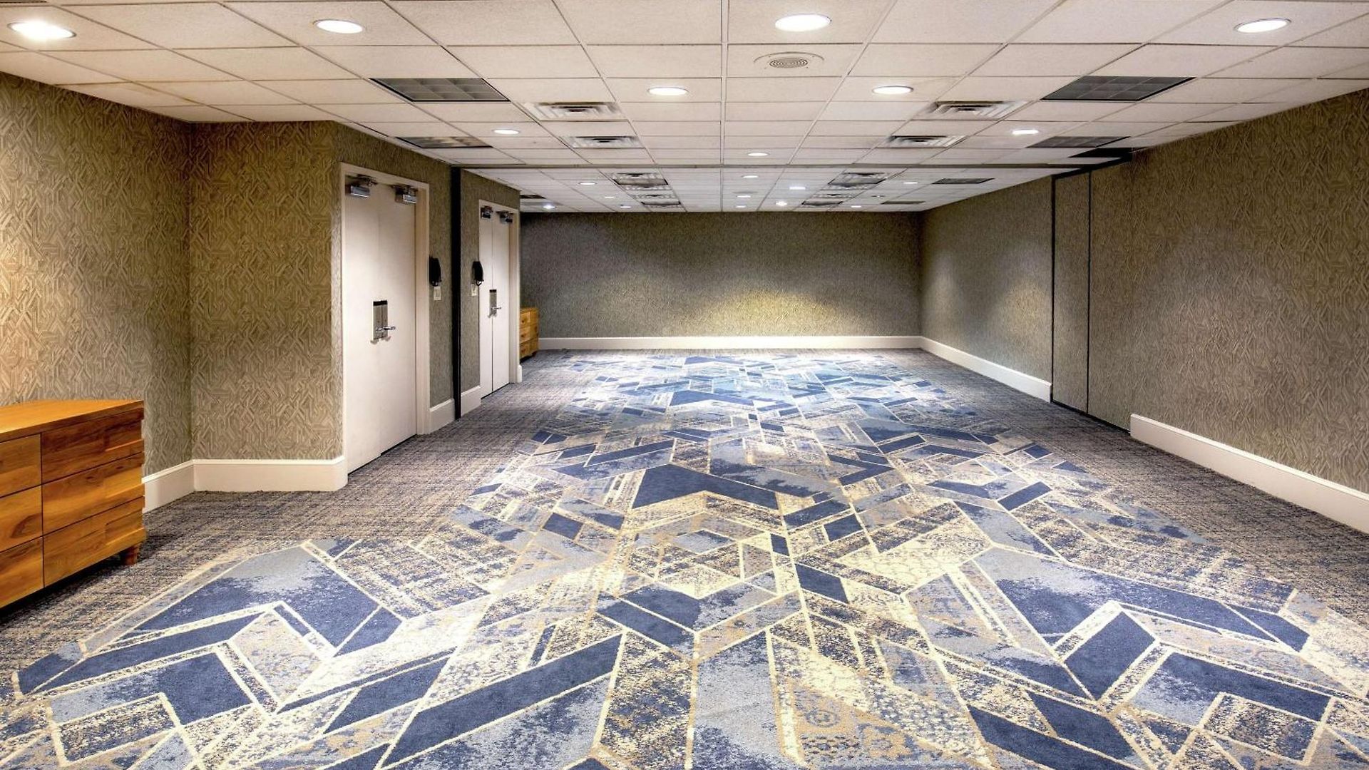 Hotel Doubletree By Hilton Downtown 4*