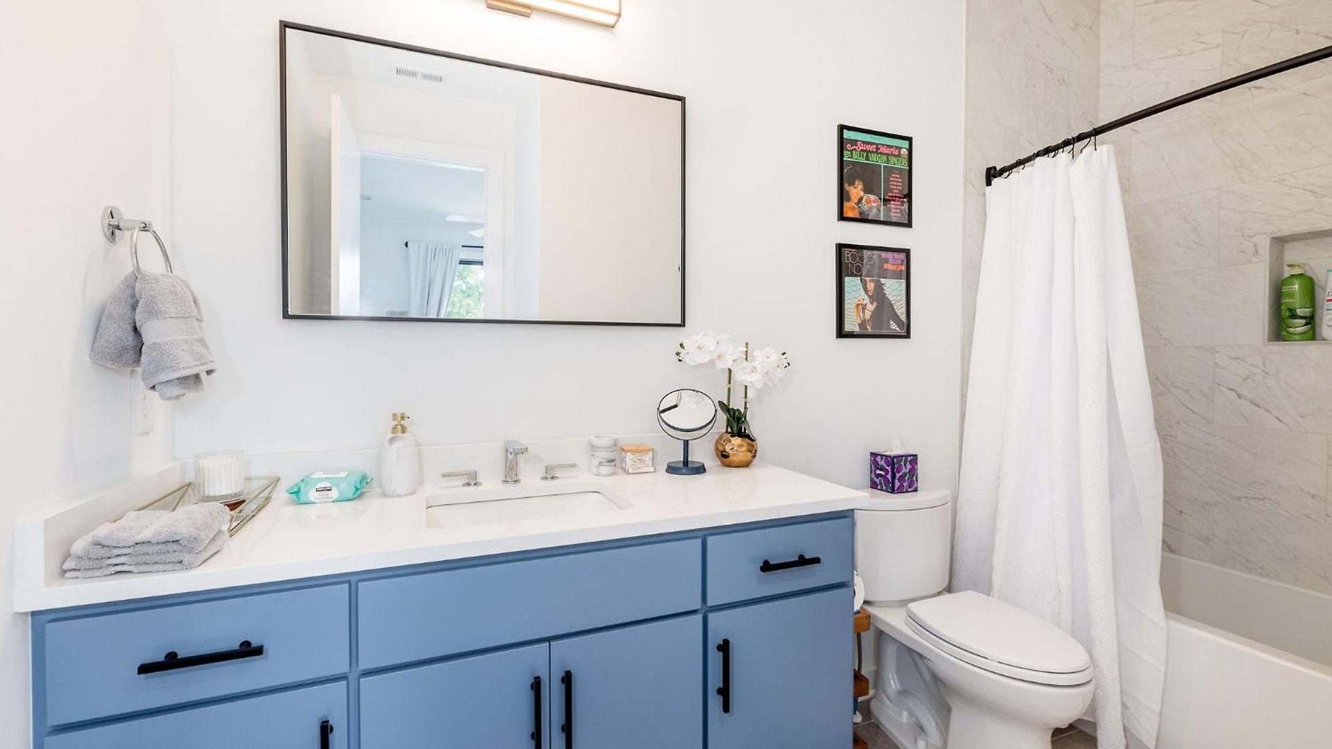 Extra Spacious 4 Bed / 4.5 Bath Music Row *