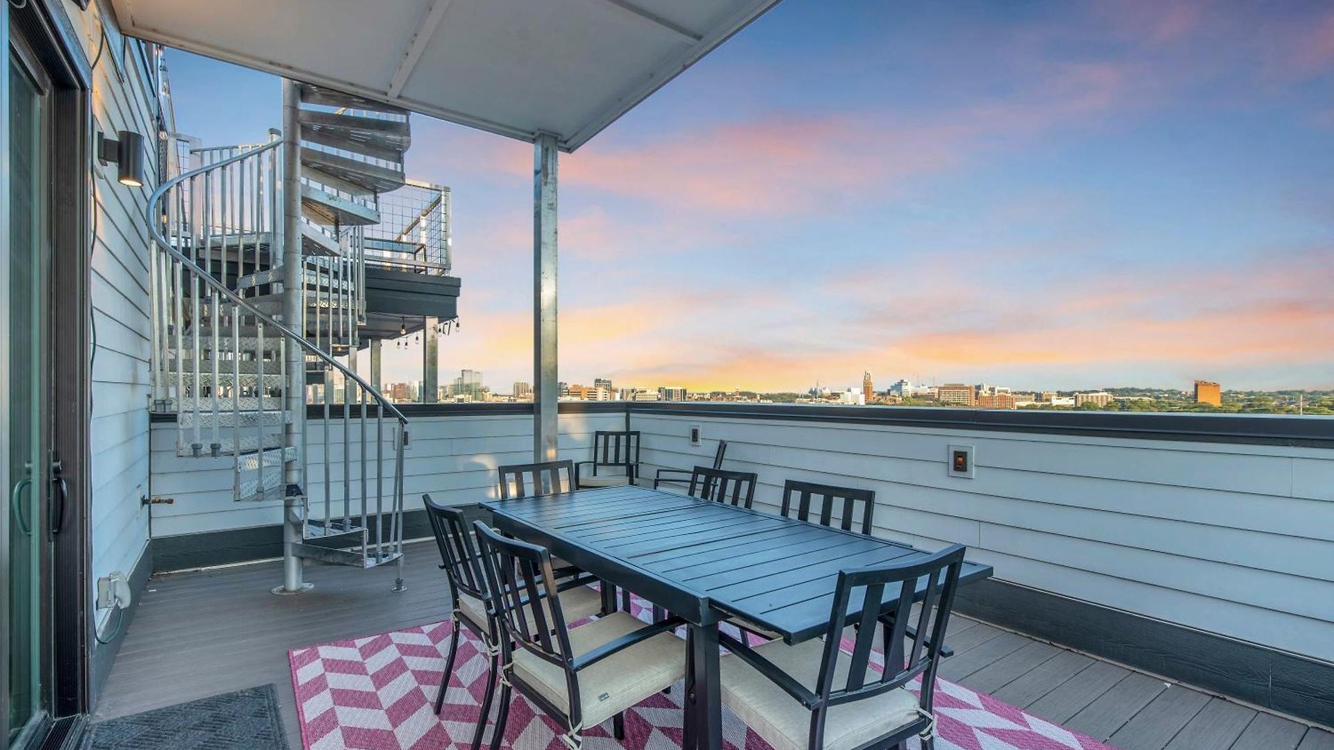 Dolly's Big House - 18 Beds Skydeck Views