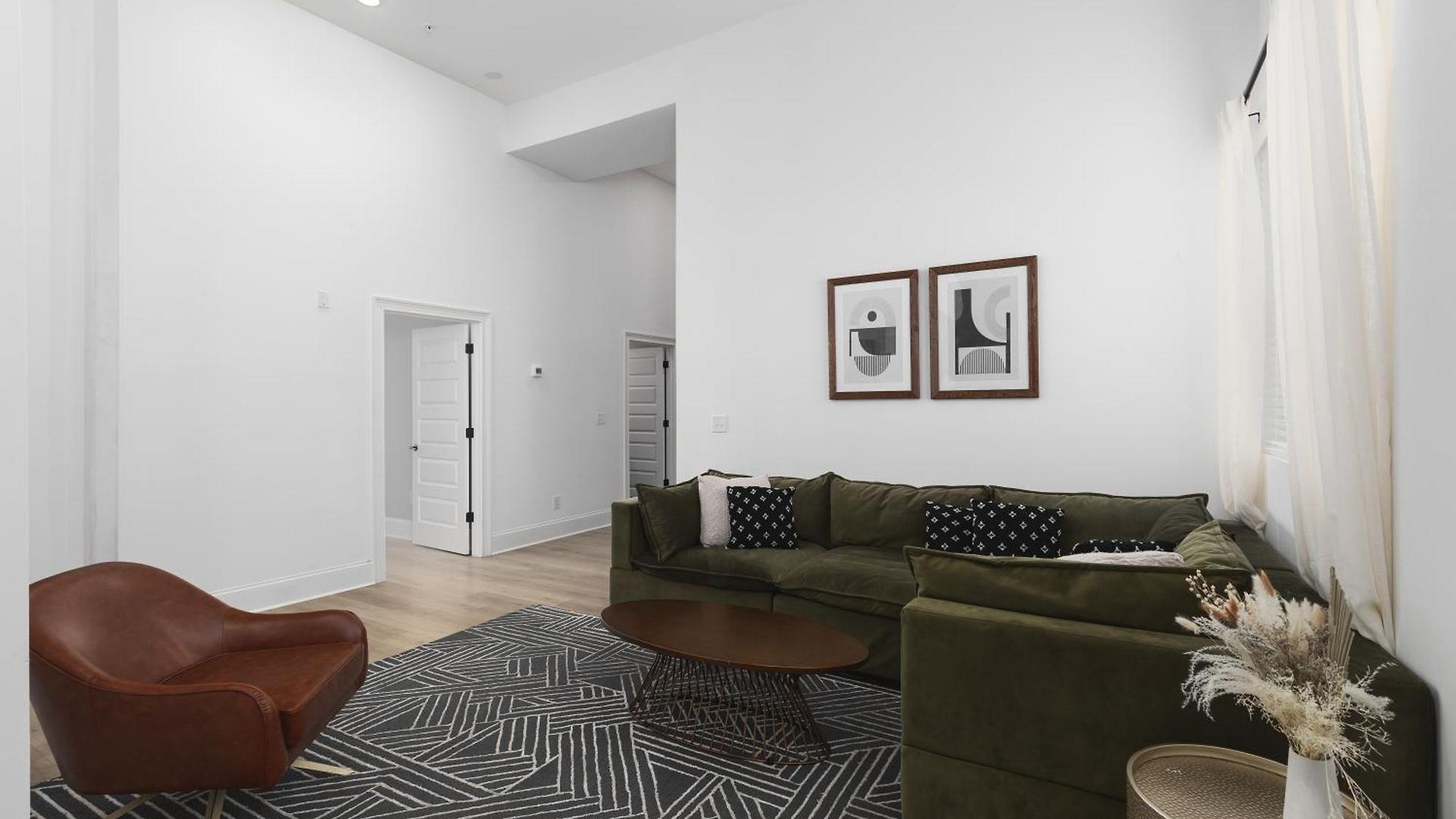 3 Miles To Broadway, Walk To Restaurants And Coffee Apartment
