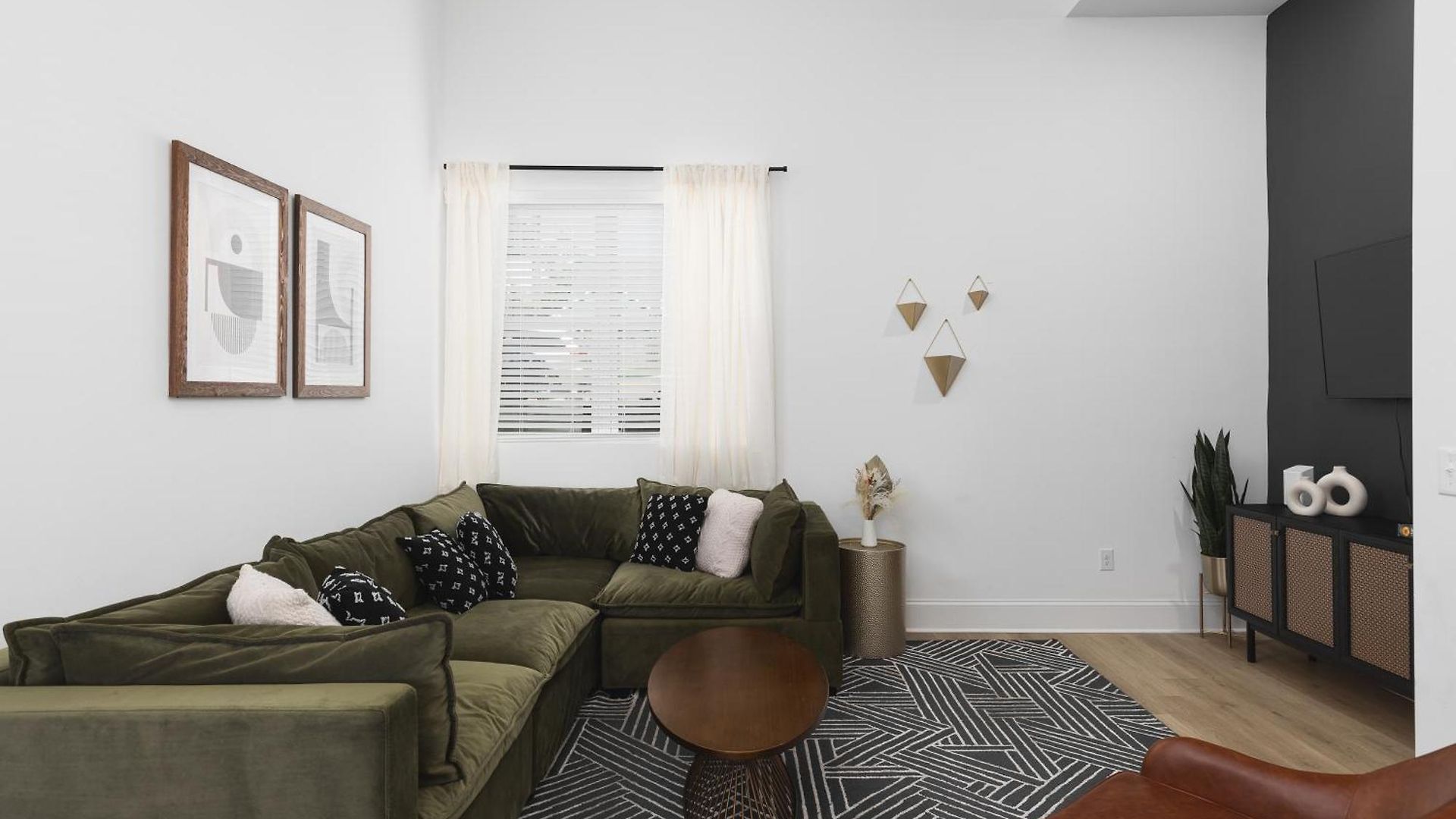 3 Miles To Broadway, Walk To Restaurants And Coffee * Nashville