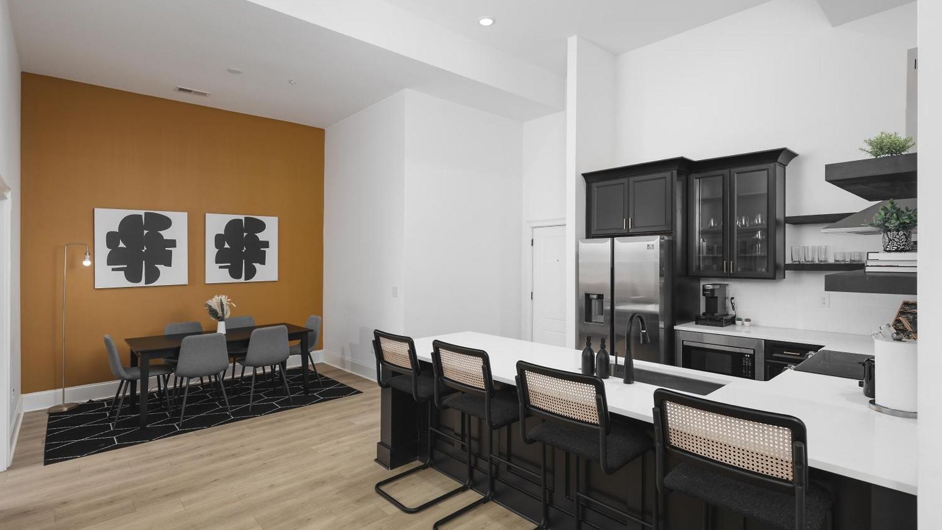 Apartment 3 Miles To Broadway, Walk To Restaurants And Coffee *