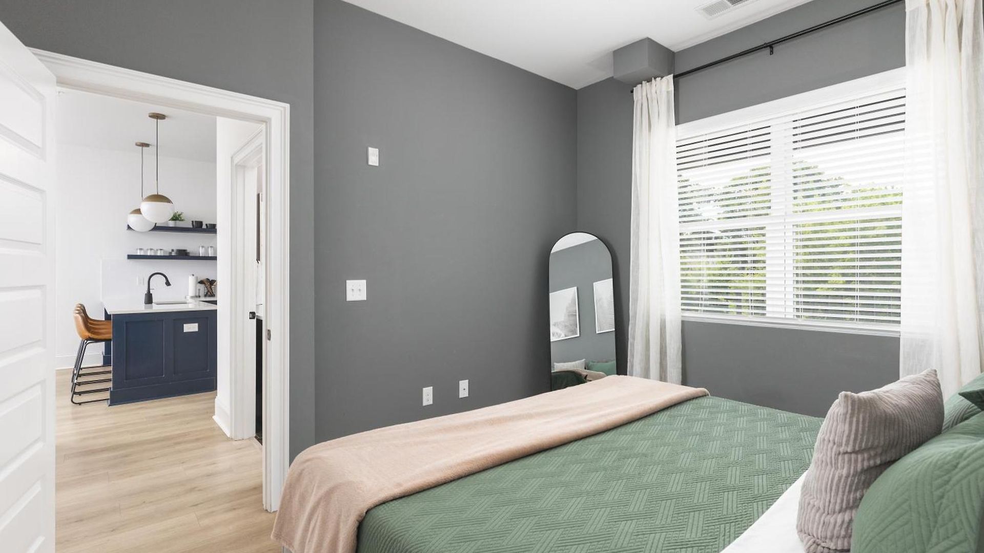 Modern Spacious With Parking By Downtown Broadway * Nashville