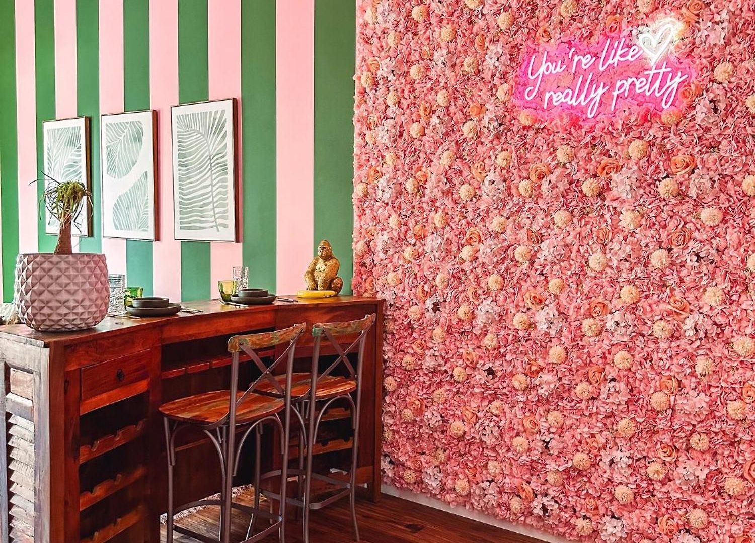 Dreaming With Dolly - Luxe Near Broadway