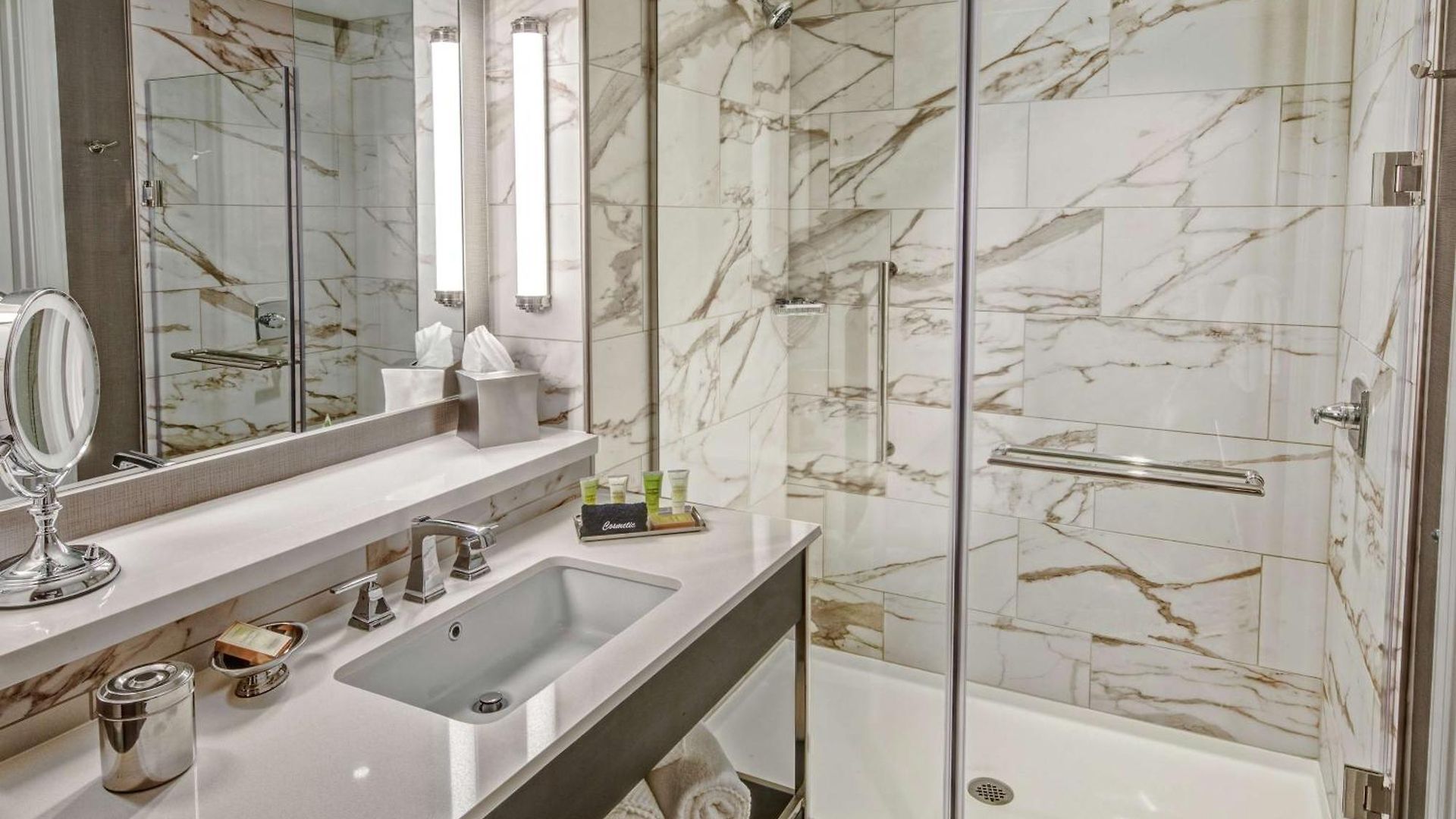 Hilton Hills Hotel 4*