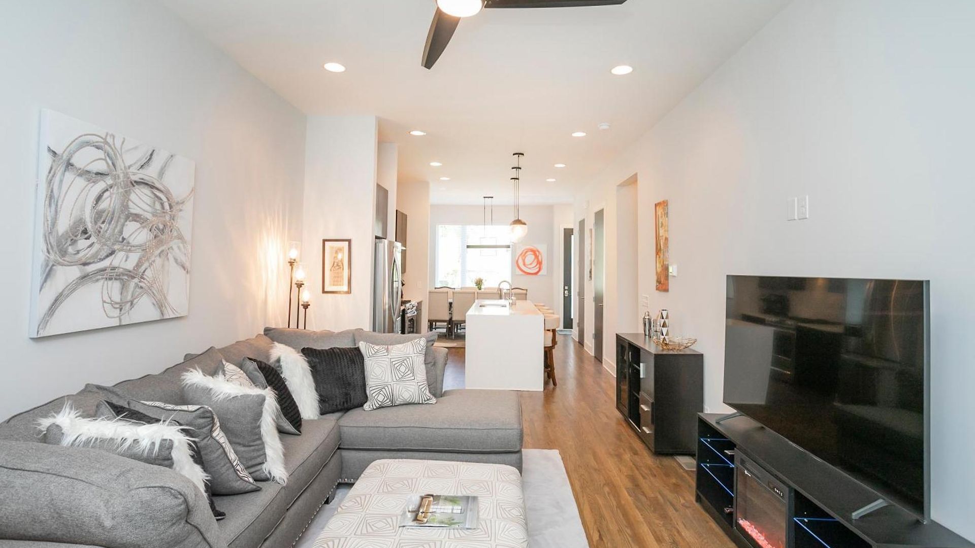 Luxury Townhome Skyline Views Mins To Dt Holiday home *