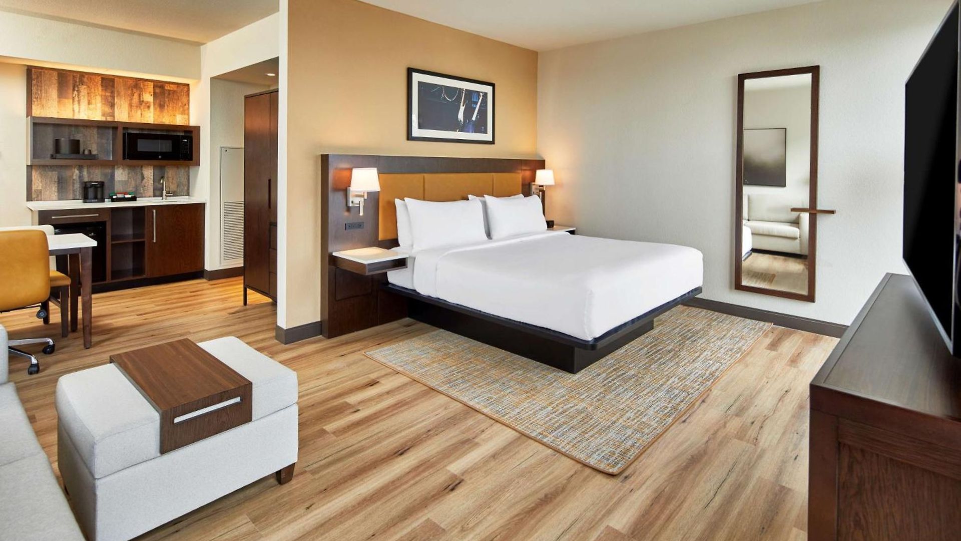Embassy By Hilton Downtown Nashville