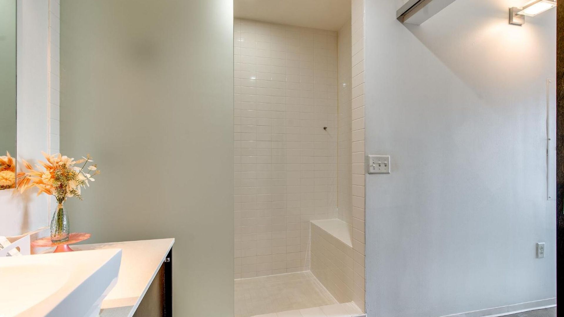 Longterm Just Across The River From Downtown- Fully Equipped For Long Term Holiday home Nashville