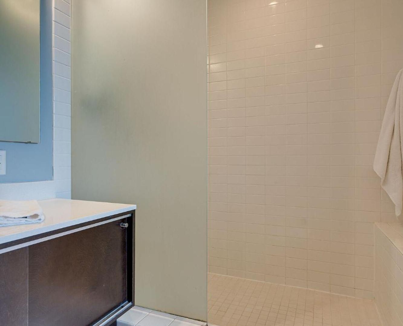 Smart, Stylish Music - Concierge, Restaurants, Gym, Rooftop Patio, Parking Holiday home