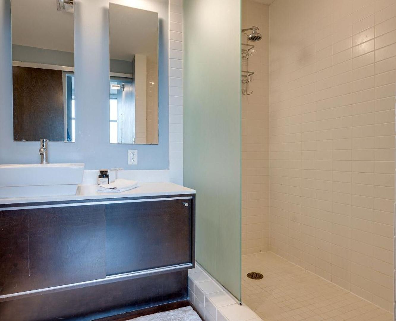 Holiday home Smart, Stylish Music - Concierge, Restaurants, Gym, Rooftop Patio, Parking *