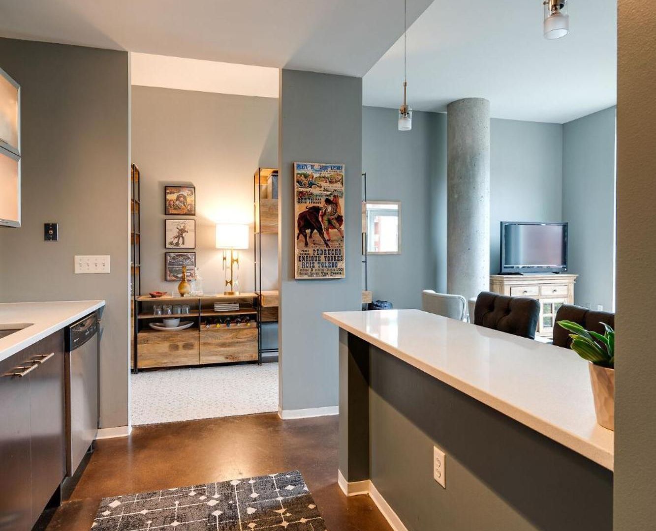 Smart, Stylish Music - Concierge, Restaurants, Gym, Rooftop Patio, Parking Holiday home *
