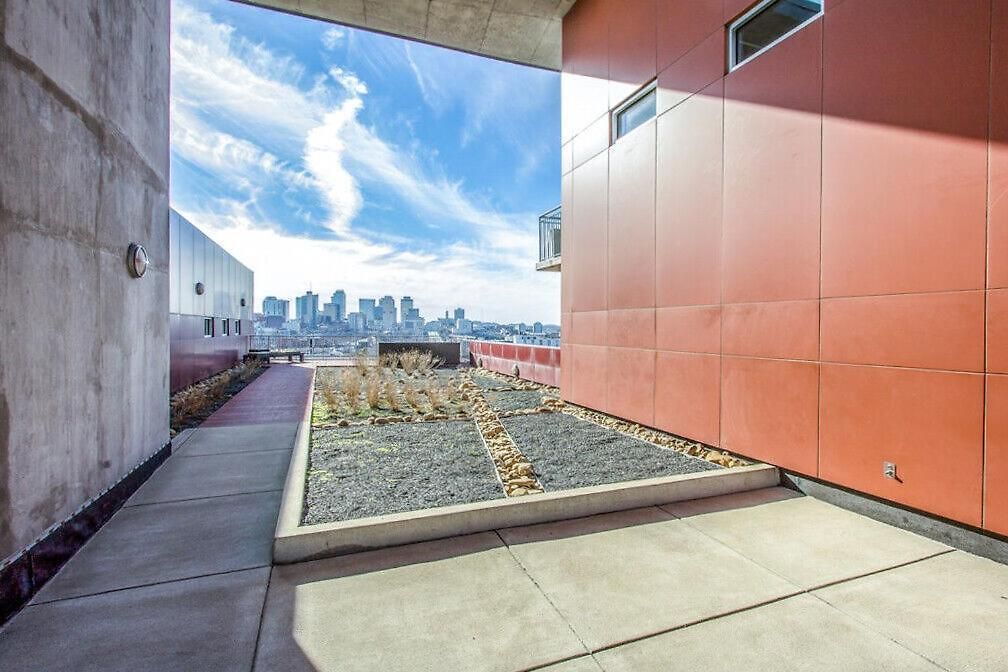 Amazing 2 Bd 4th Floor With Spectacular Views