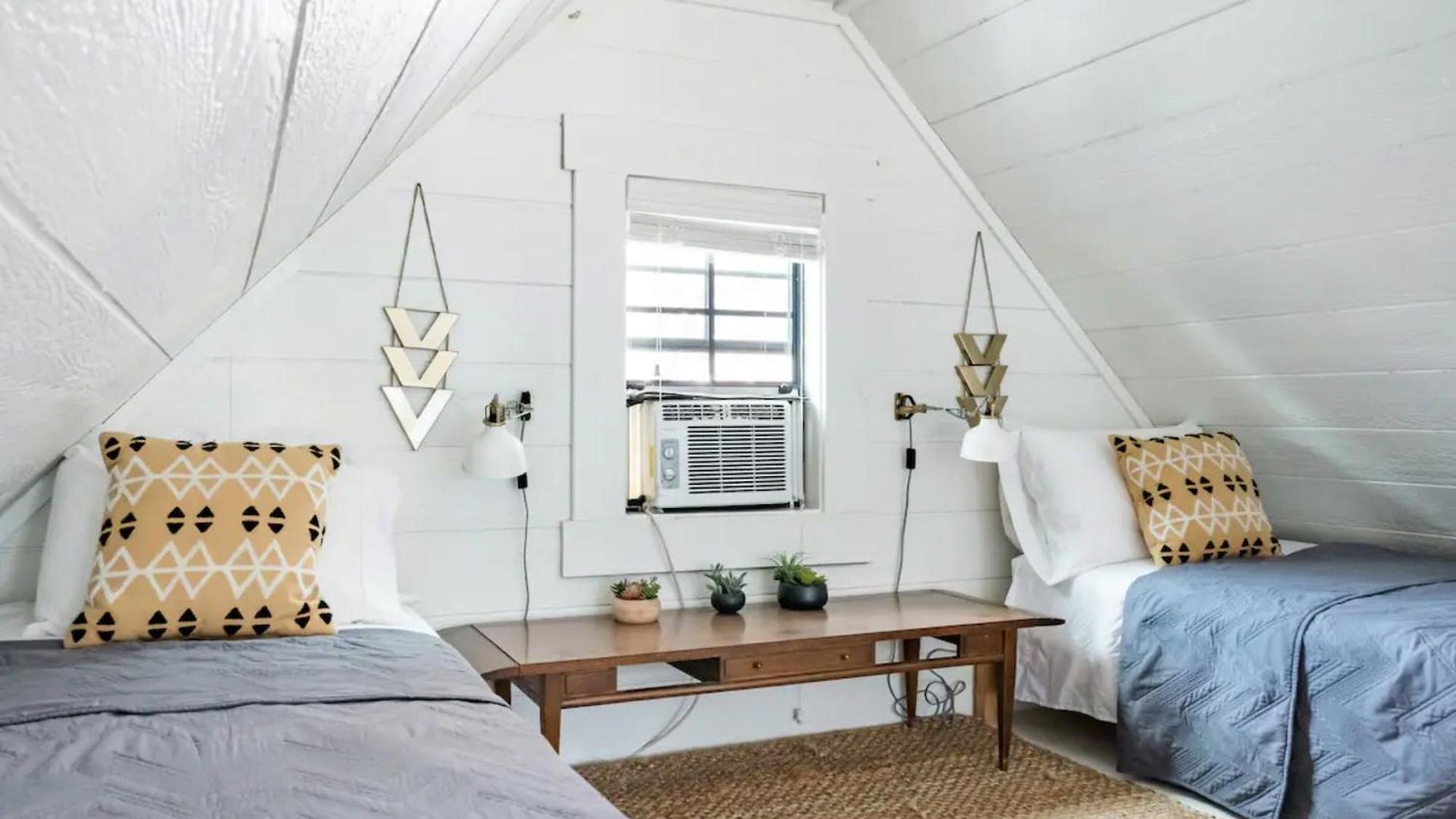 Hip, Cozy With A Fire Pit In Cleveland Park