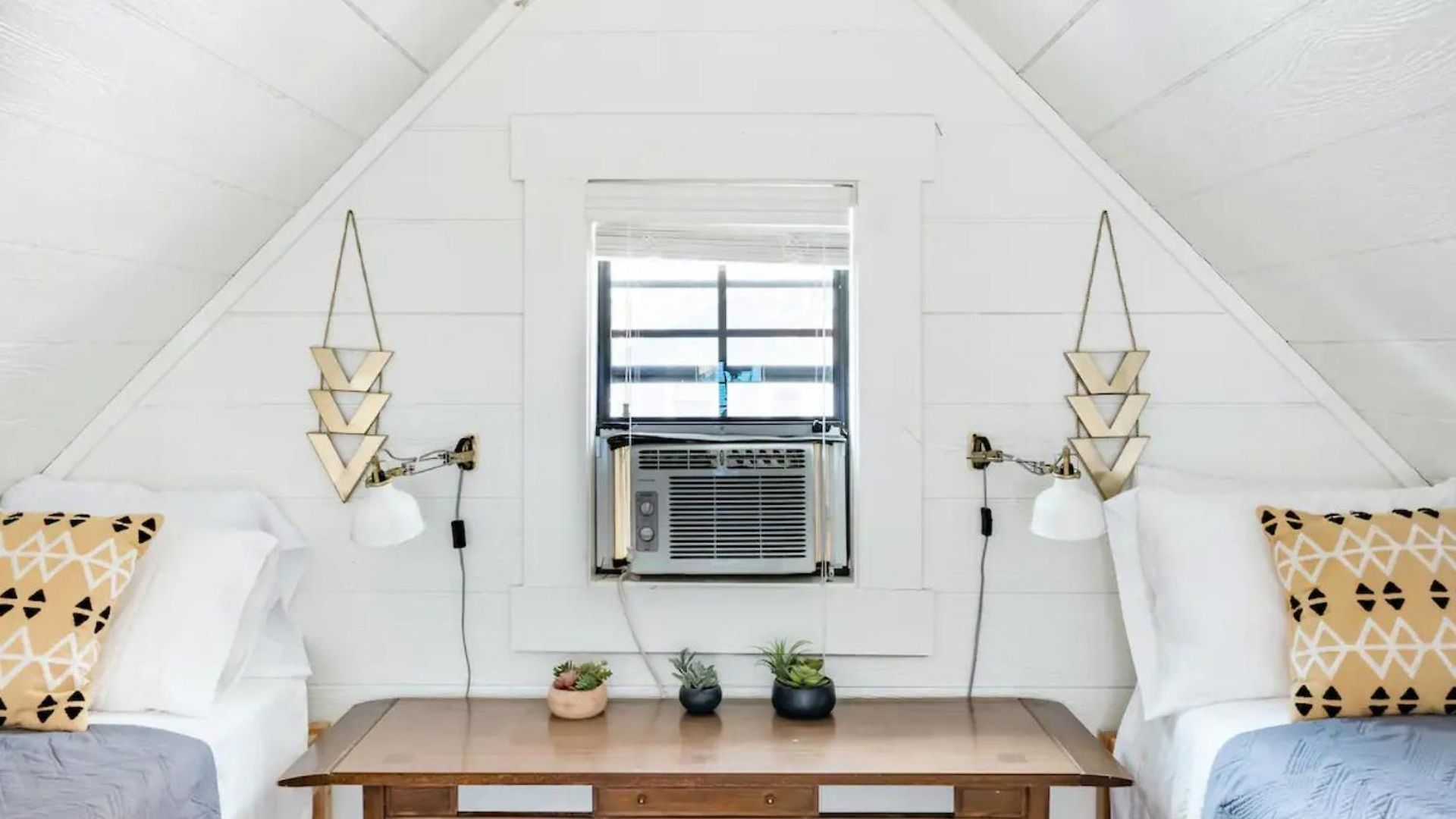 Hip, Cozy With A Fire Pit In Cleveland Park Holiday home *
