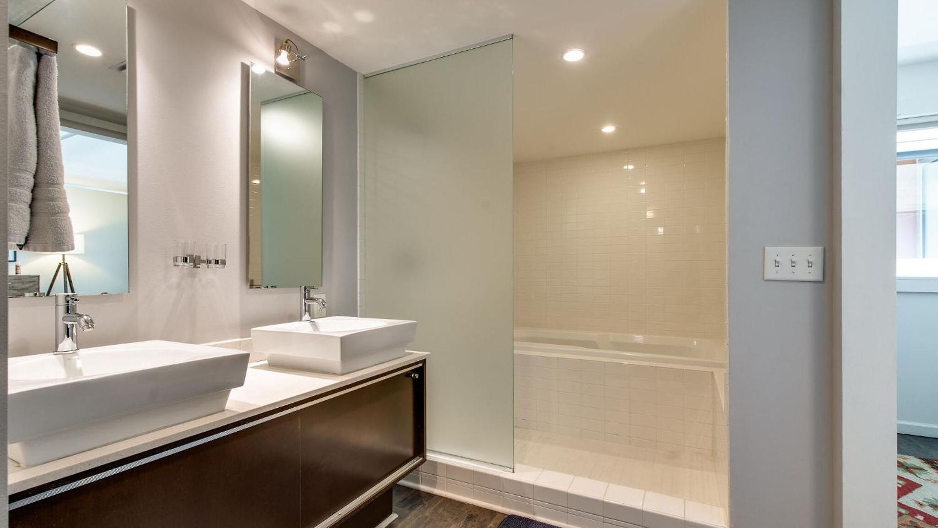 Artsy Chic 1br 30day Min With Wifi Ac Parking Tv Furnished Rooftop Holiday home Nashville
